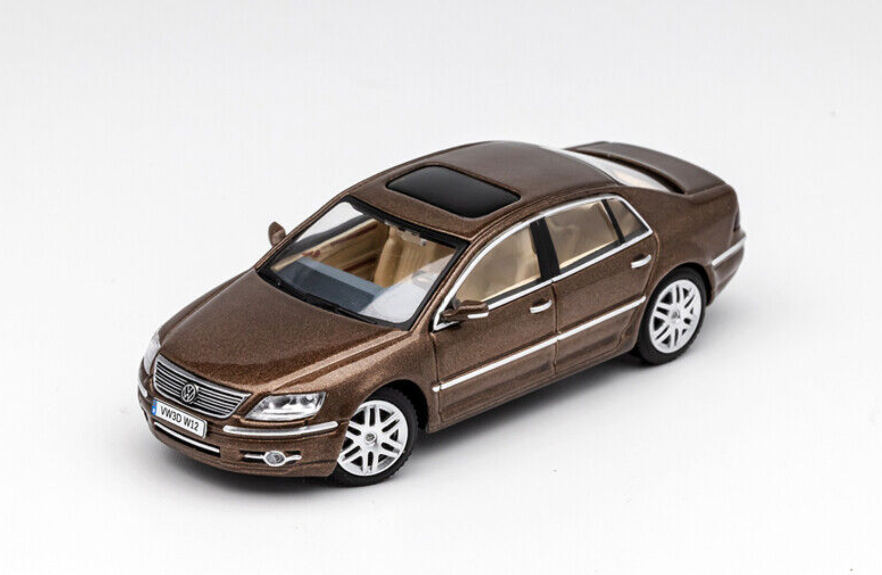 GCD Volkswagen Phaeton Typ 3D brown