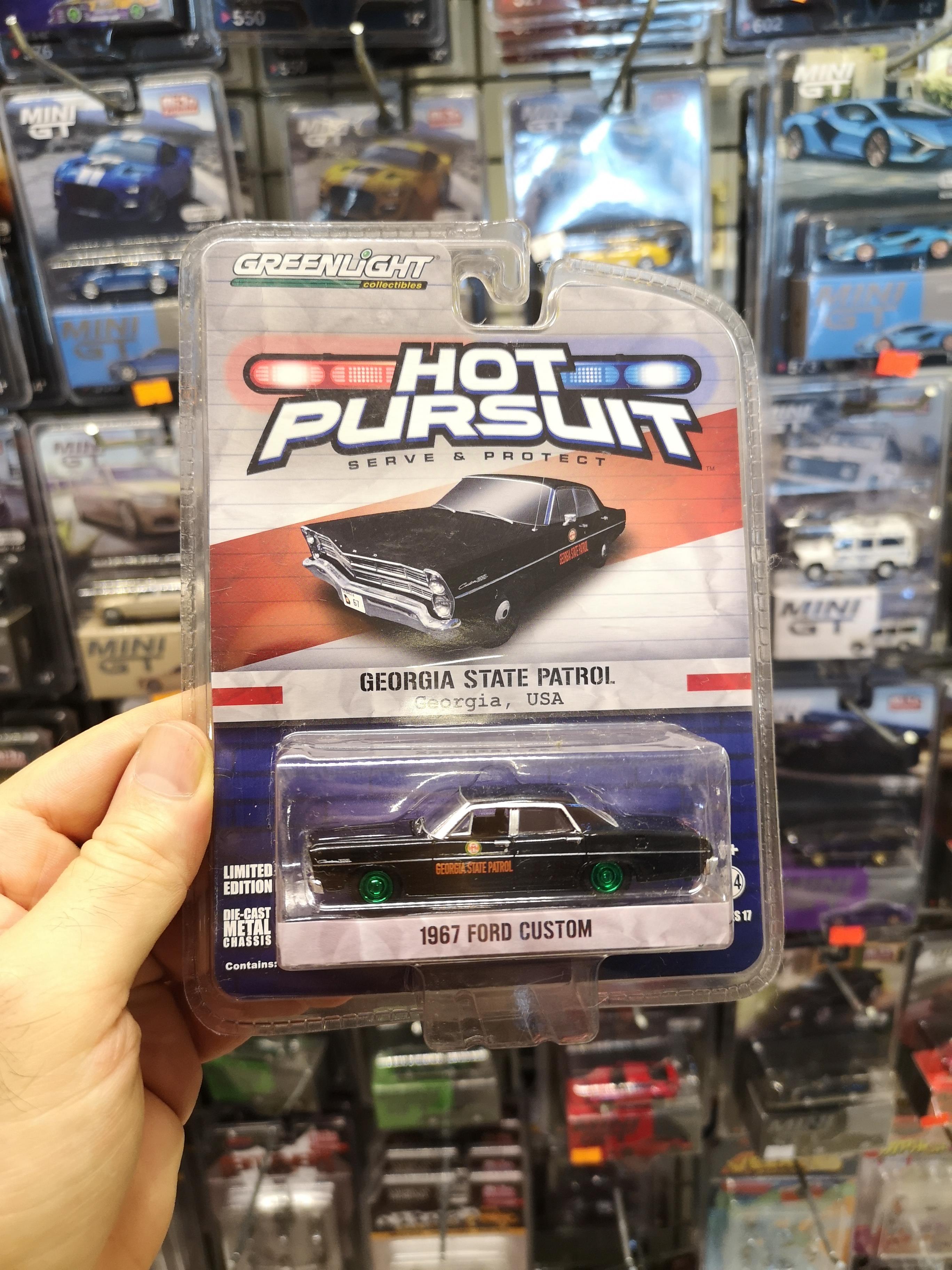 Greenlight 1:64 1967 Ford Custom Chase