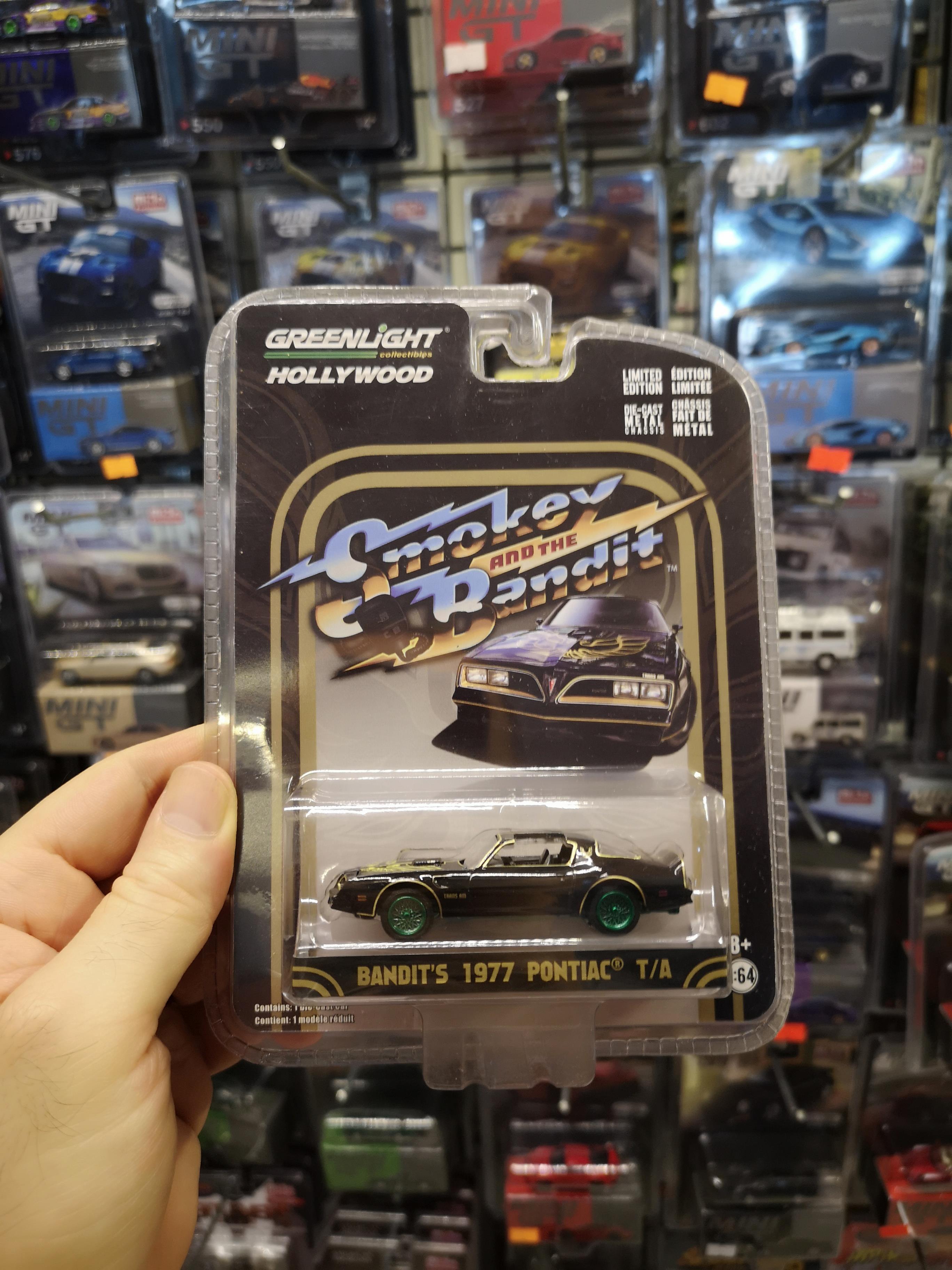 Greenlight 1:64 1977 Pontiac T/A Bandit's SB1 Chase