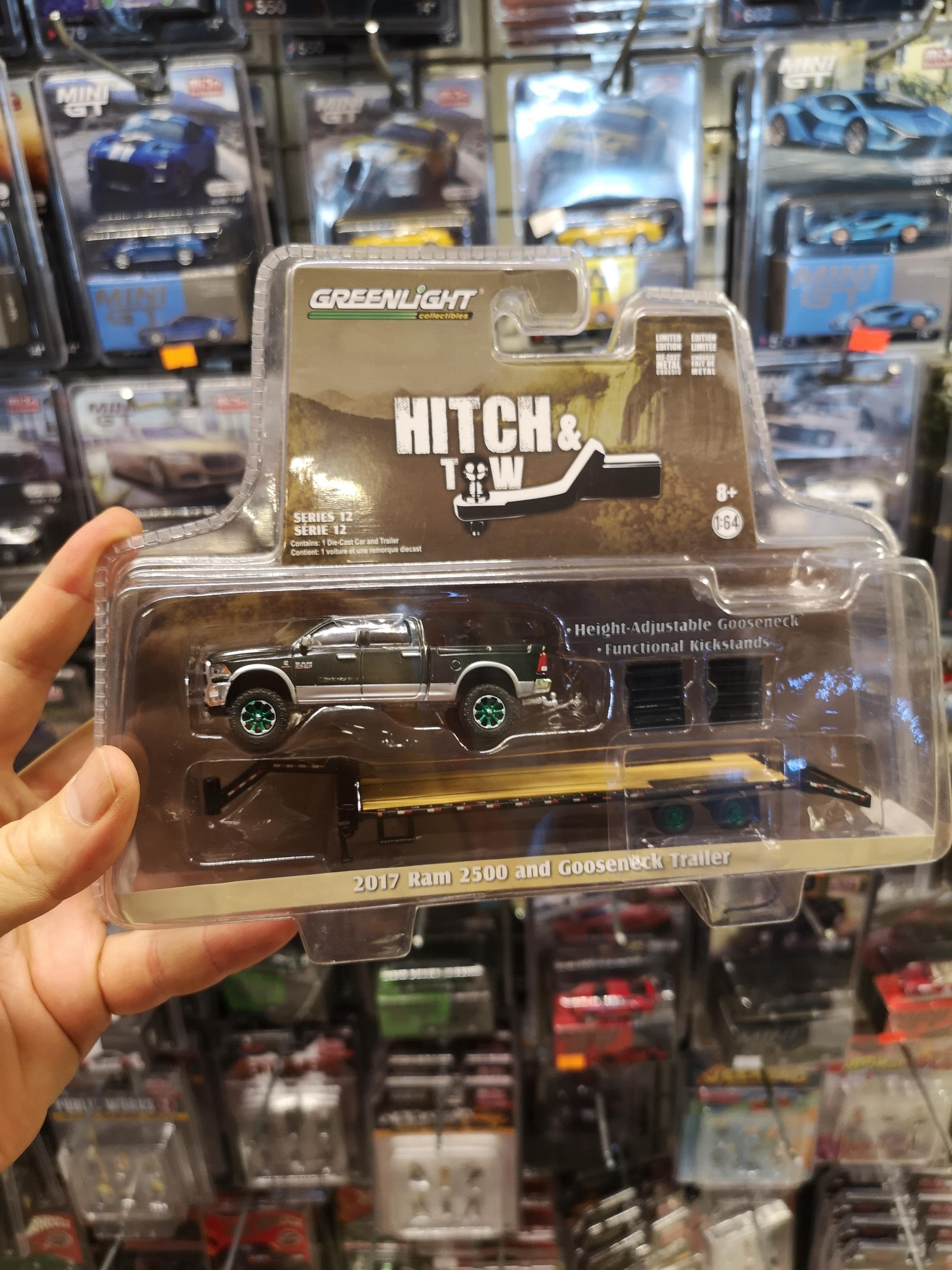 Greenlight 1:64 2017 Ram 2500 and gooseneck trailer Chase