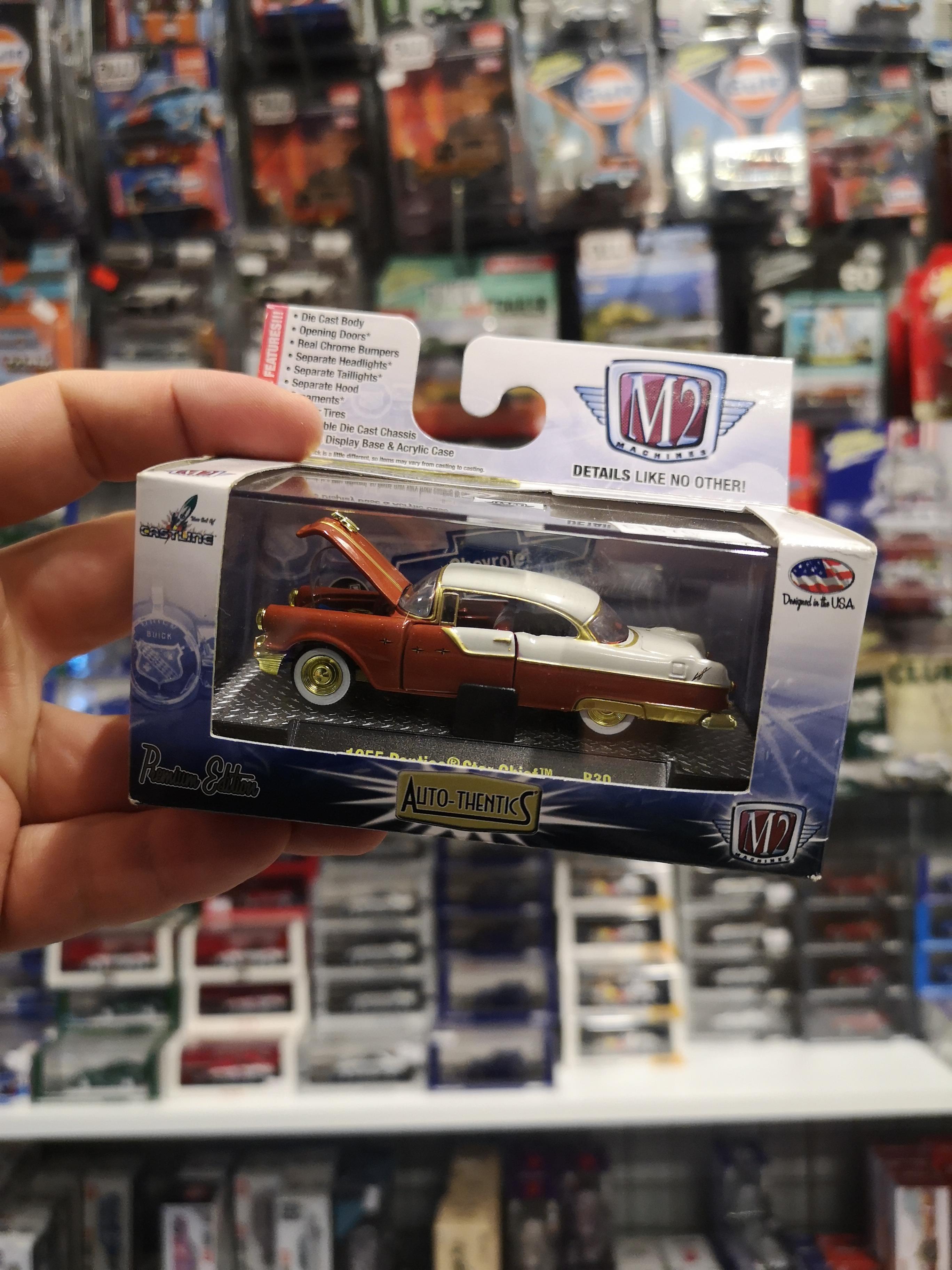 M2 Machines 1955 Pontiac Star Chief Turuncu Limited 500 Pieces