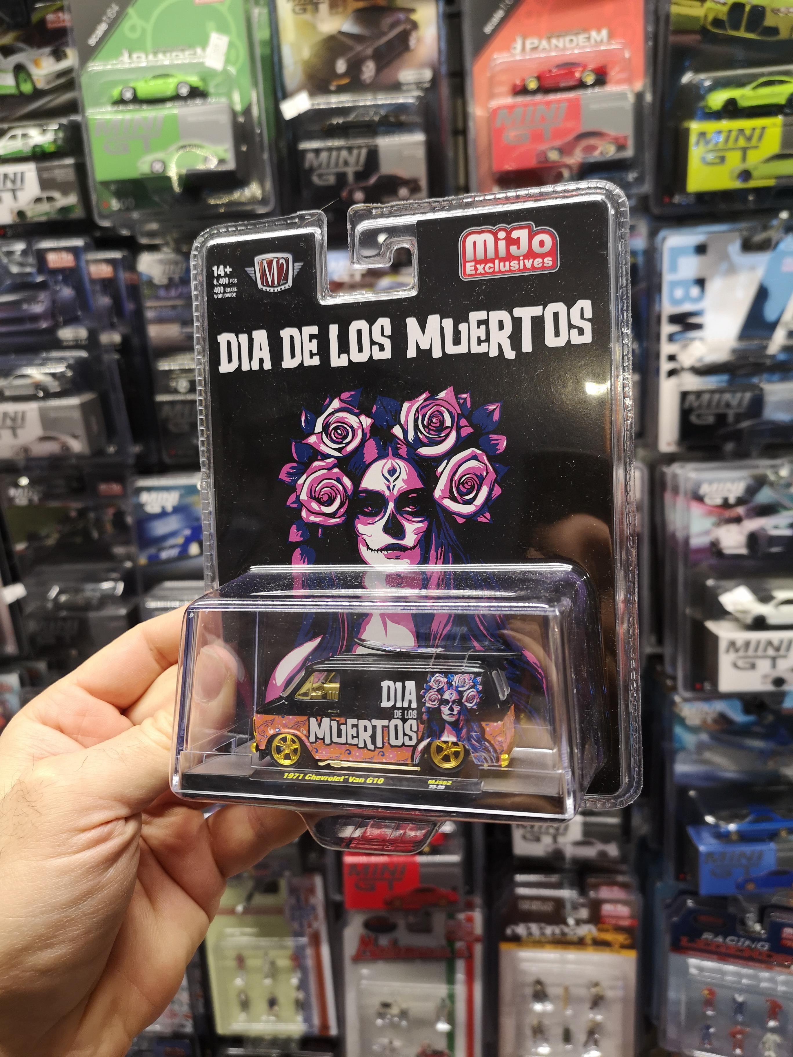 M2 Machines Mijo 1971 Chevrolet Van G10 Dia De Los Muertos Chase