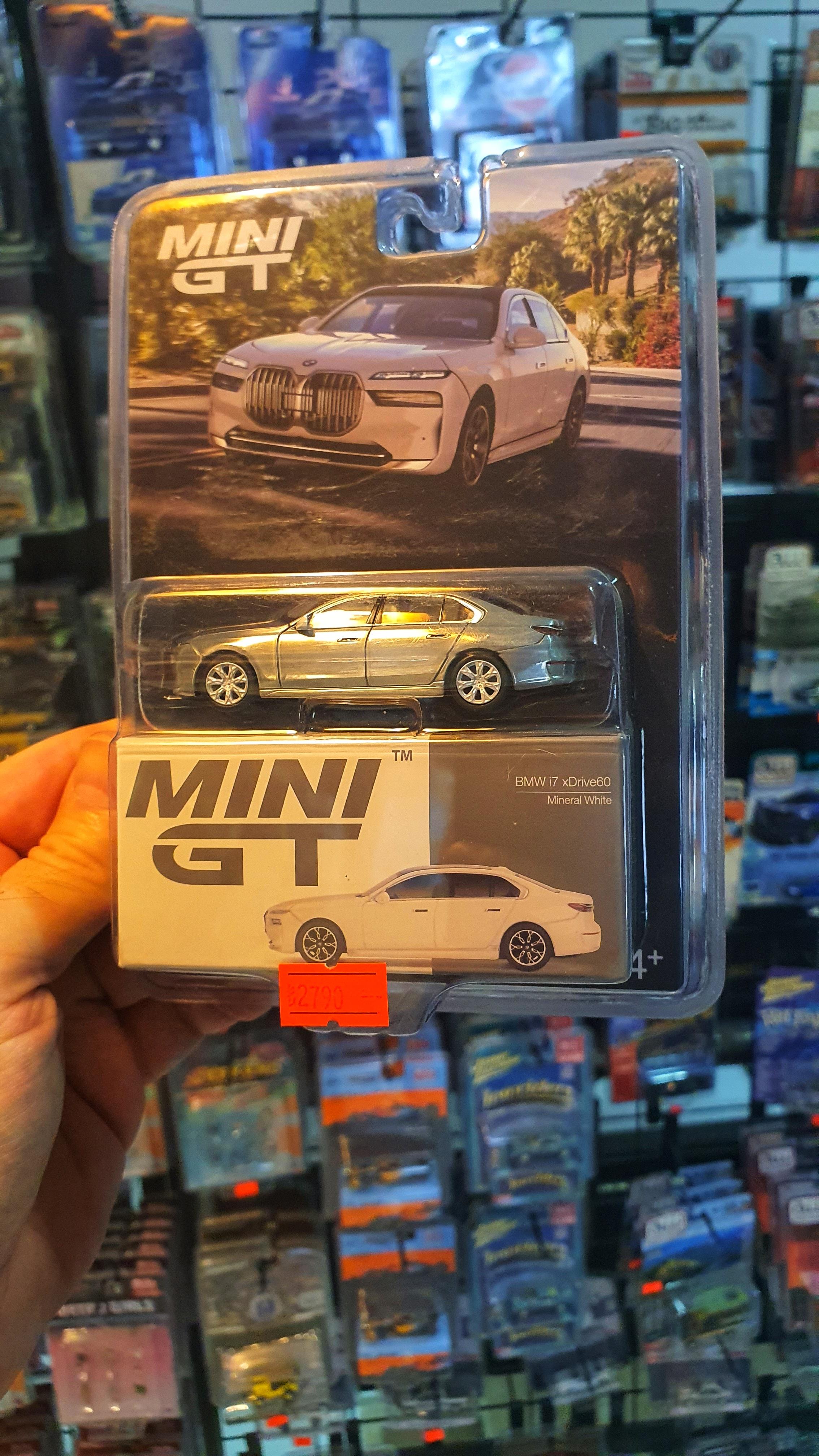 Mini GT BMW i7 xDrive60 Mineral white CHASE