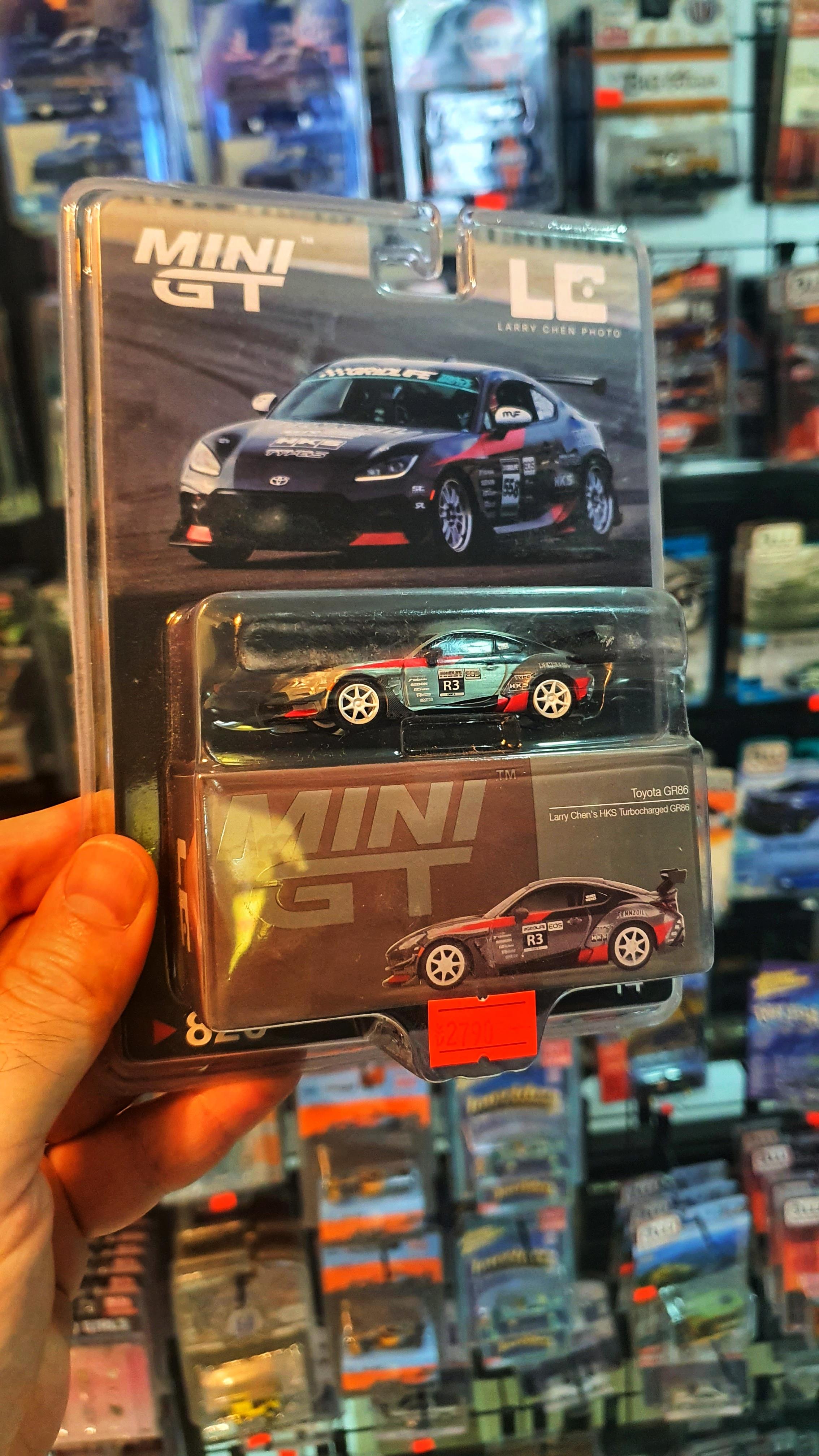 Mini GT Toyota GR86 Larry Chen's HKS Turbocharged GR86  CHASE