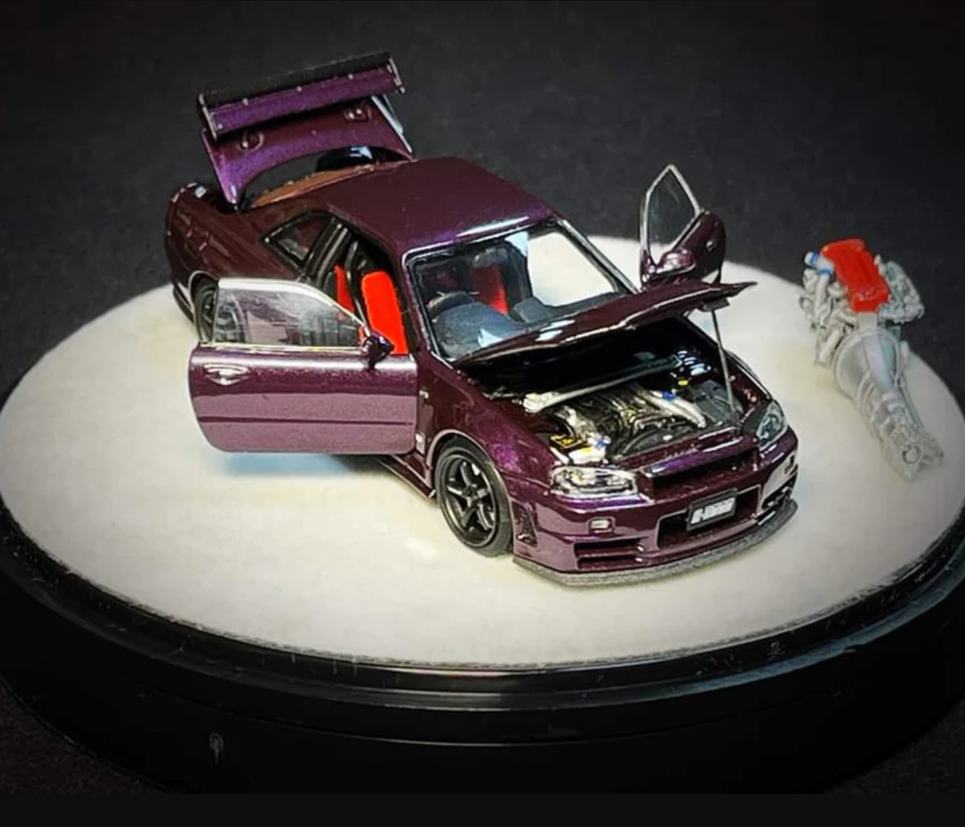 PGM Nissan Skyline R34 Purple + Motor Figür Jewel Box