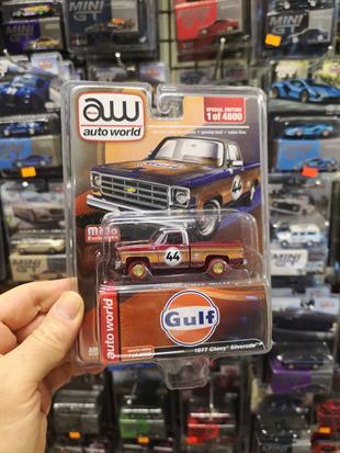 Auto World Mijo 1977 Chevy Silverado Gulf Chase