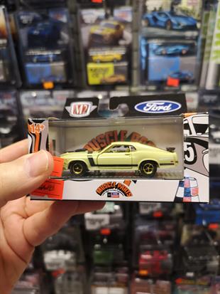 M2 Machines 1970 Ford Mustang Boss 302 yellow R78 24-32 CHASE