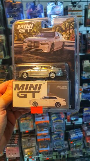 Mini GT BMW i7 xDrive60 Mineral white CHASE