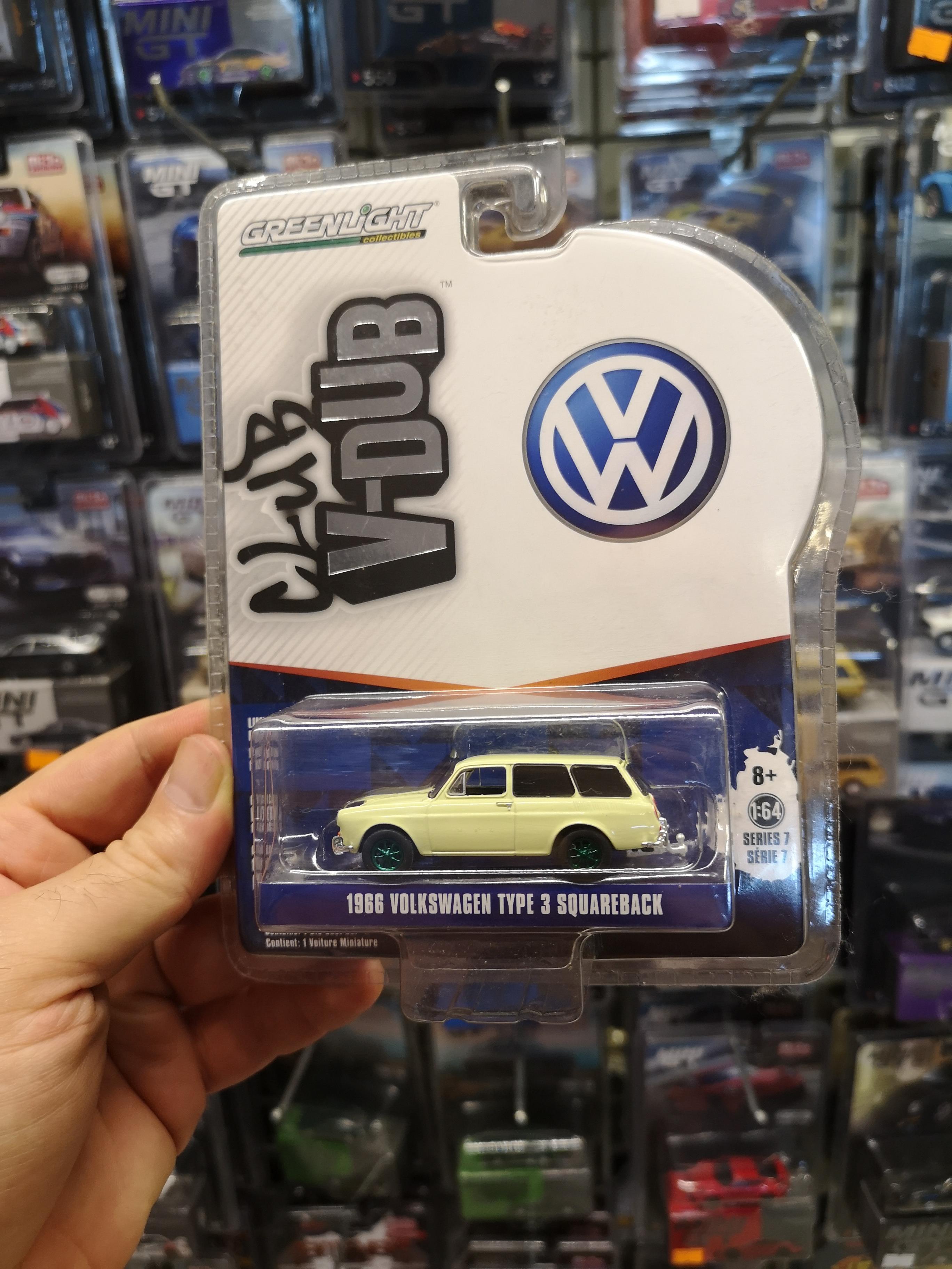 Greenlight 1:64 1966 Volkswagen Type 3 squareback chase