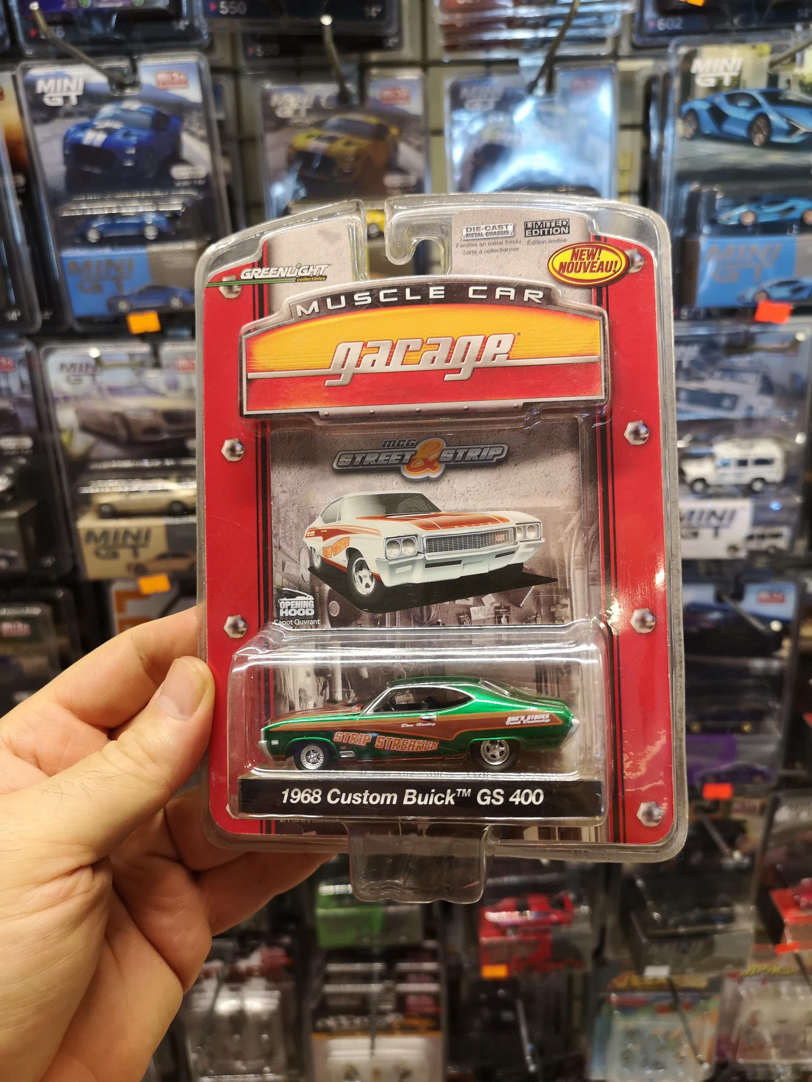 Greenlight 1:64 1968 Custom Buick GS 400 Chase