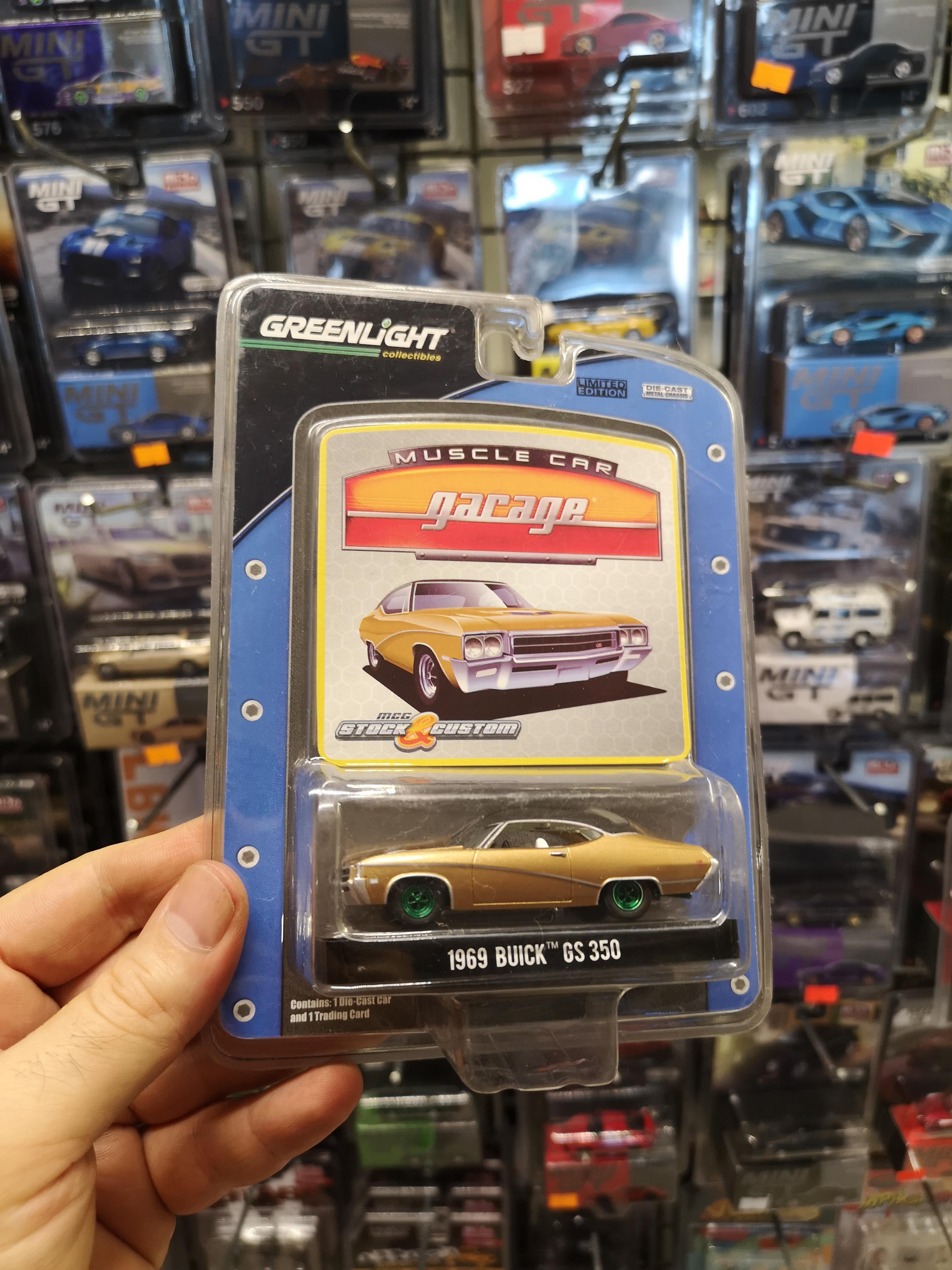 Greenlight 1:64 1969 Buick GS 350 Chase