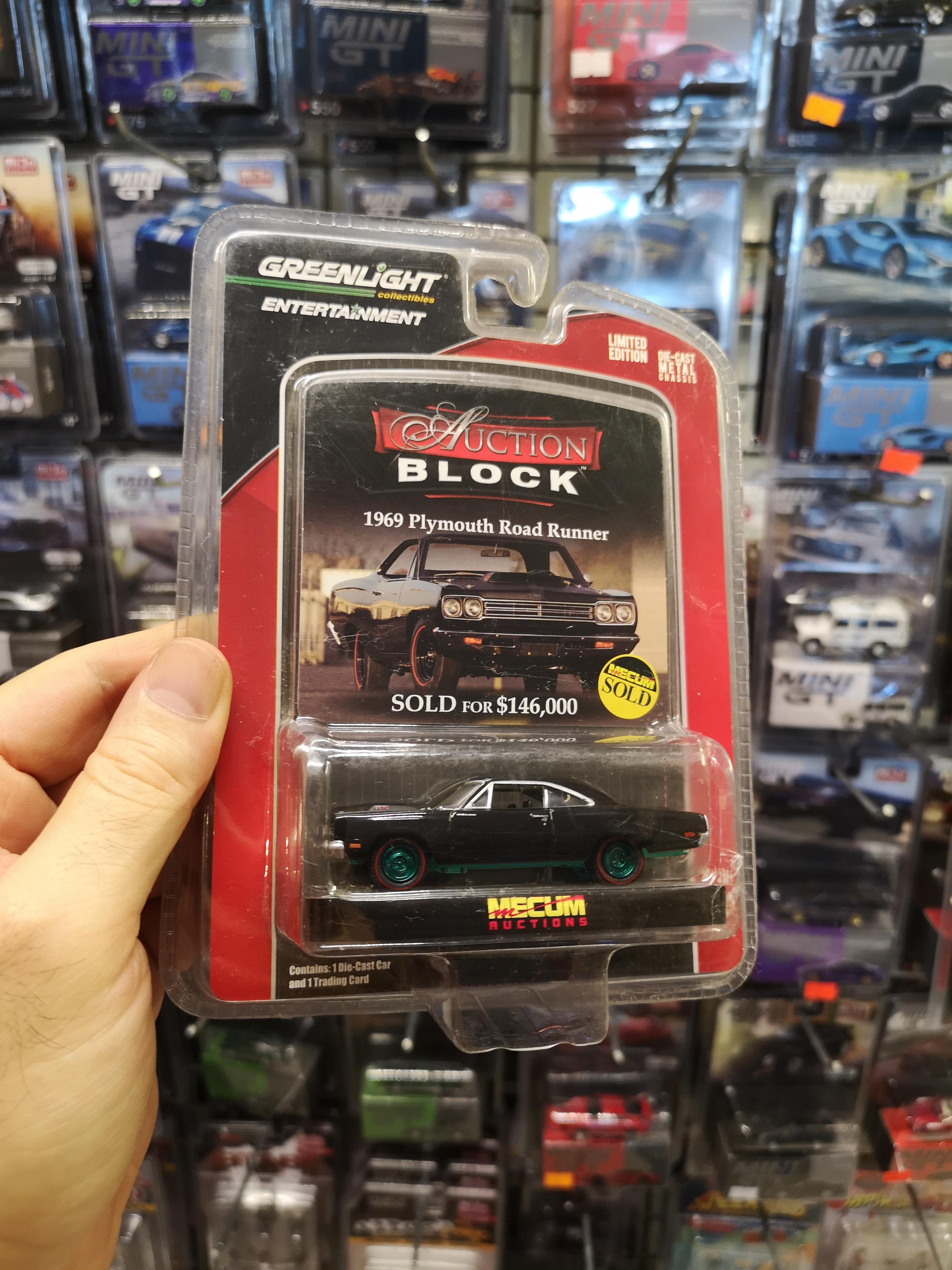Greenlight 1:64 1969 Plymouth Road Runner Chase