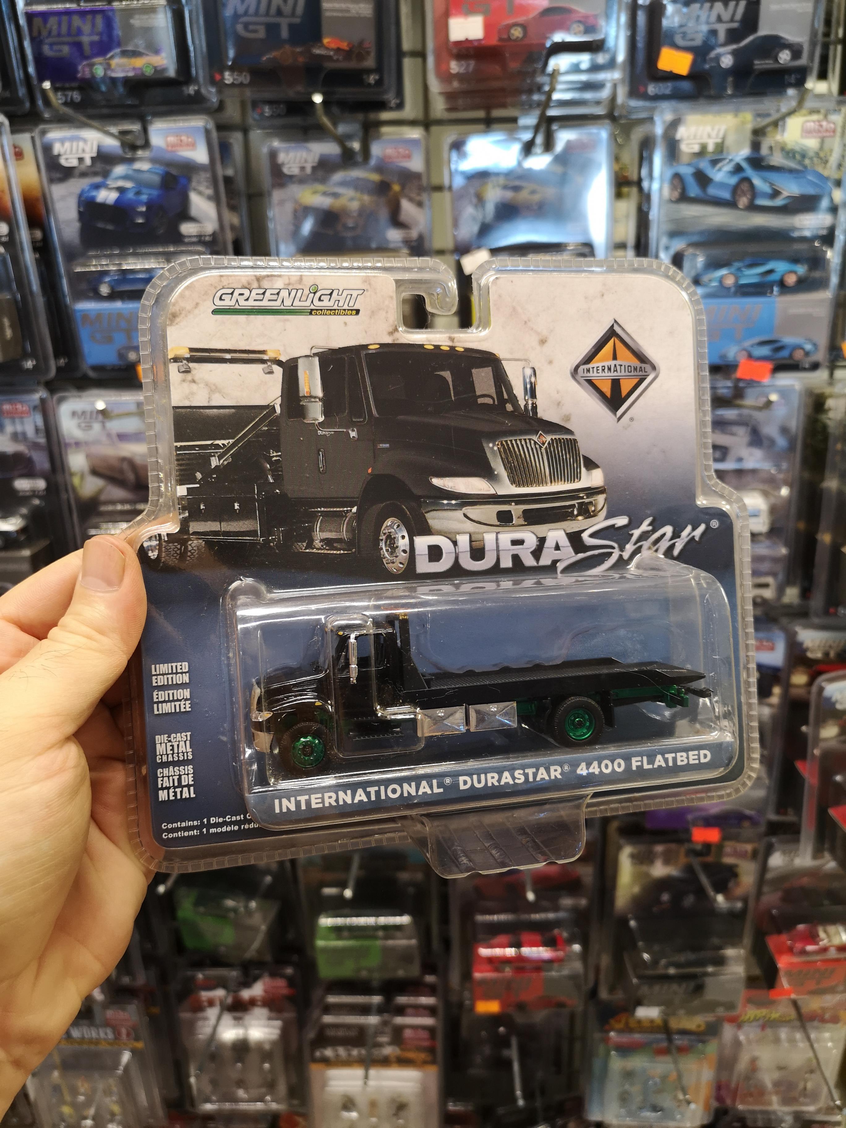 Greenlight 1:64 International Durastar 4400 Flatbed Chase