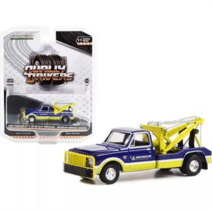 Greenlight 1:64 Dually Drivers Series 11 Michelin Service Center - 1967 Chevrolet C-30 Dually Wrecker