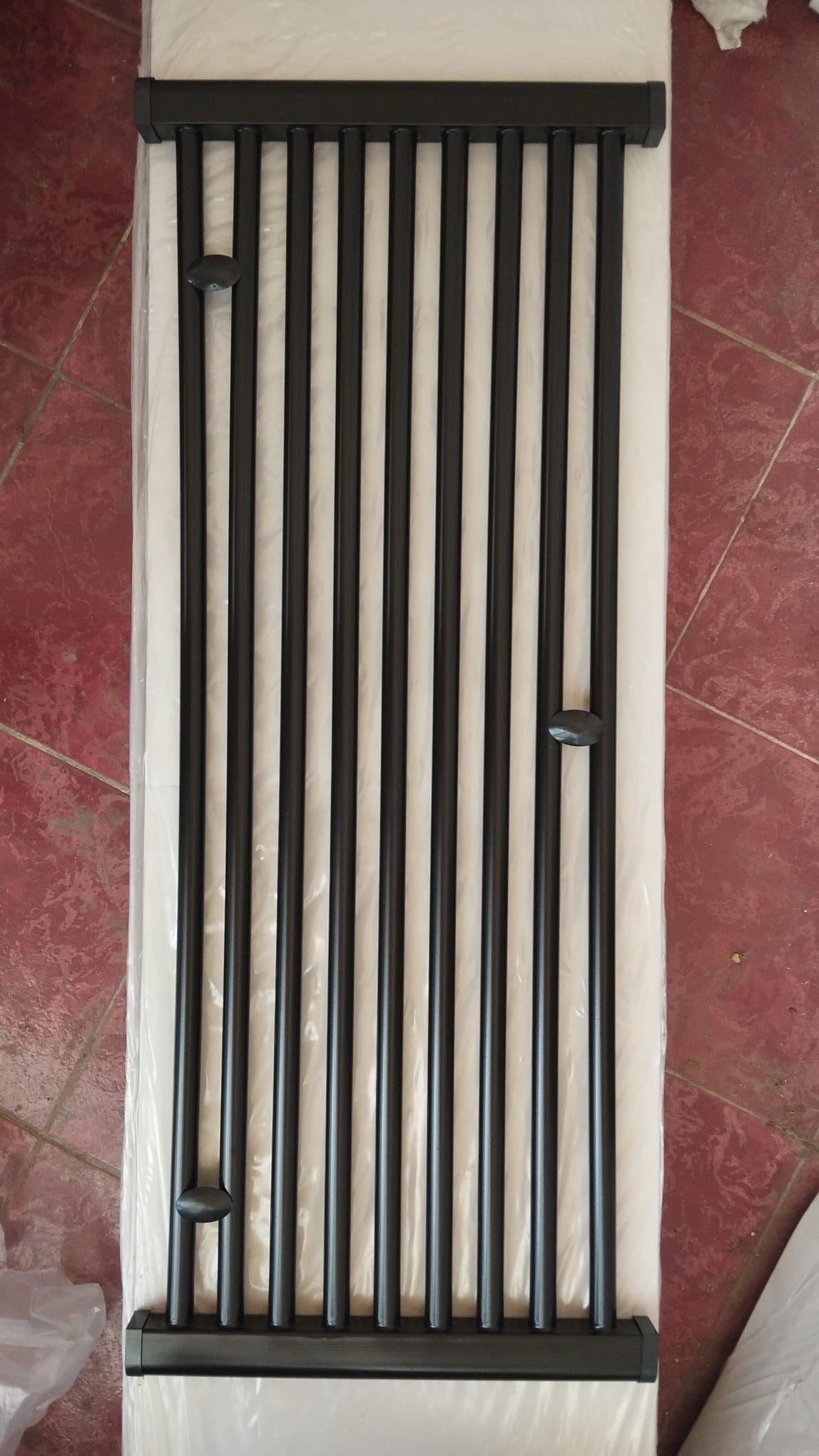 1000X400 (9) Borulu Siyah Havlu Radyatör + 2 Adet Radyatör Vanası Siyah  