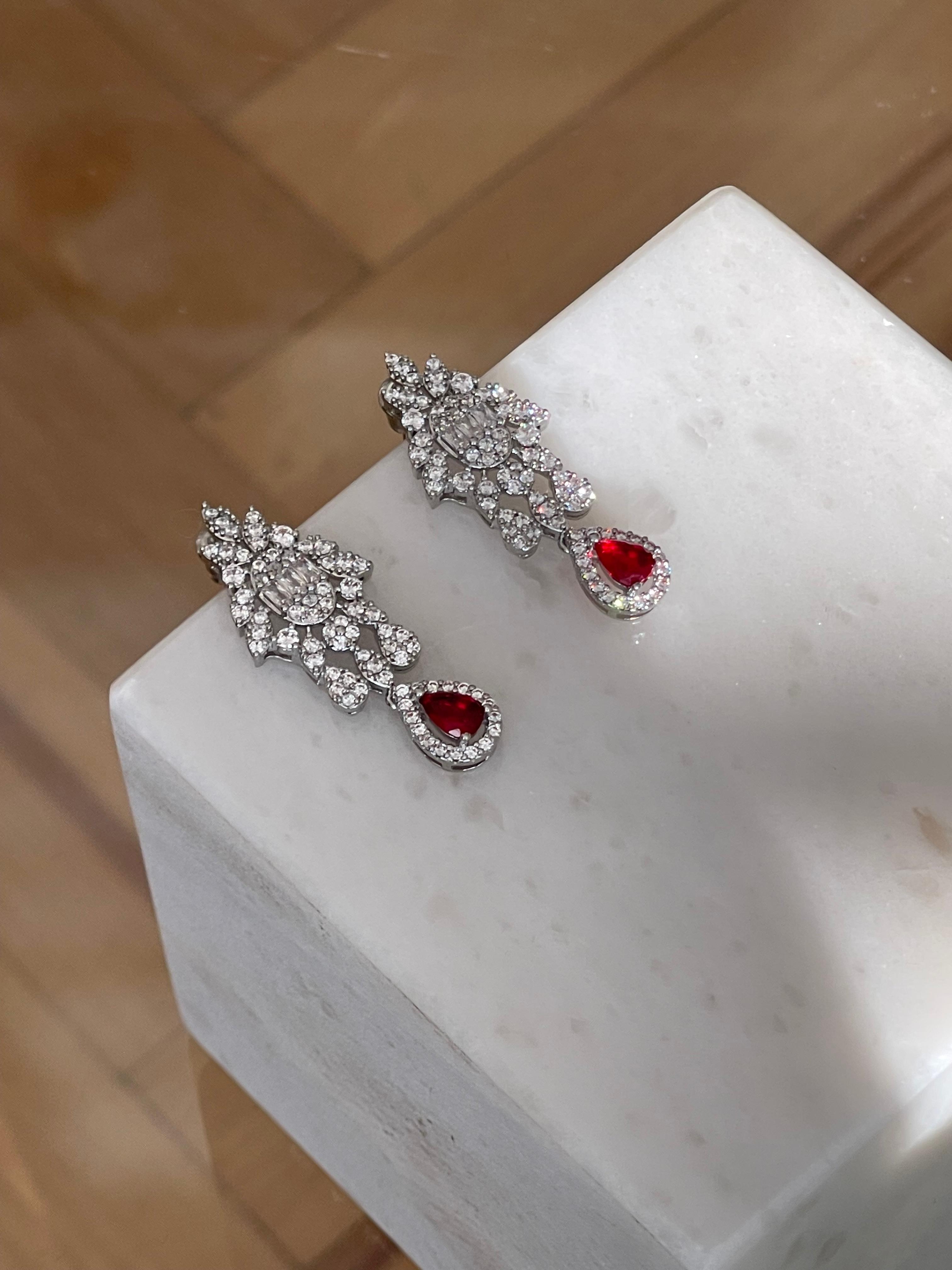 Kırmızı Taşlı Silver KÜPE