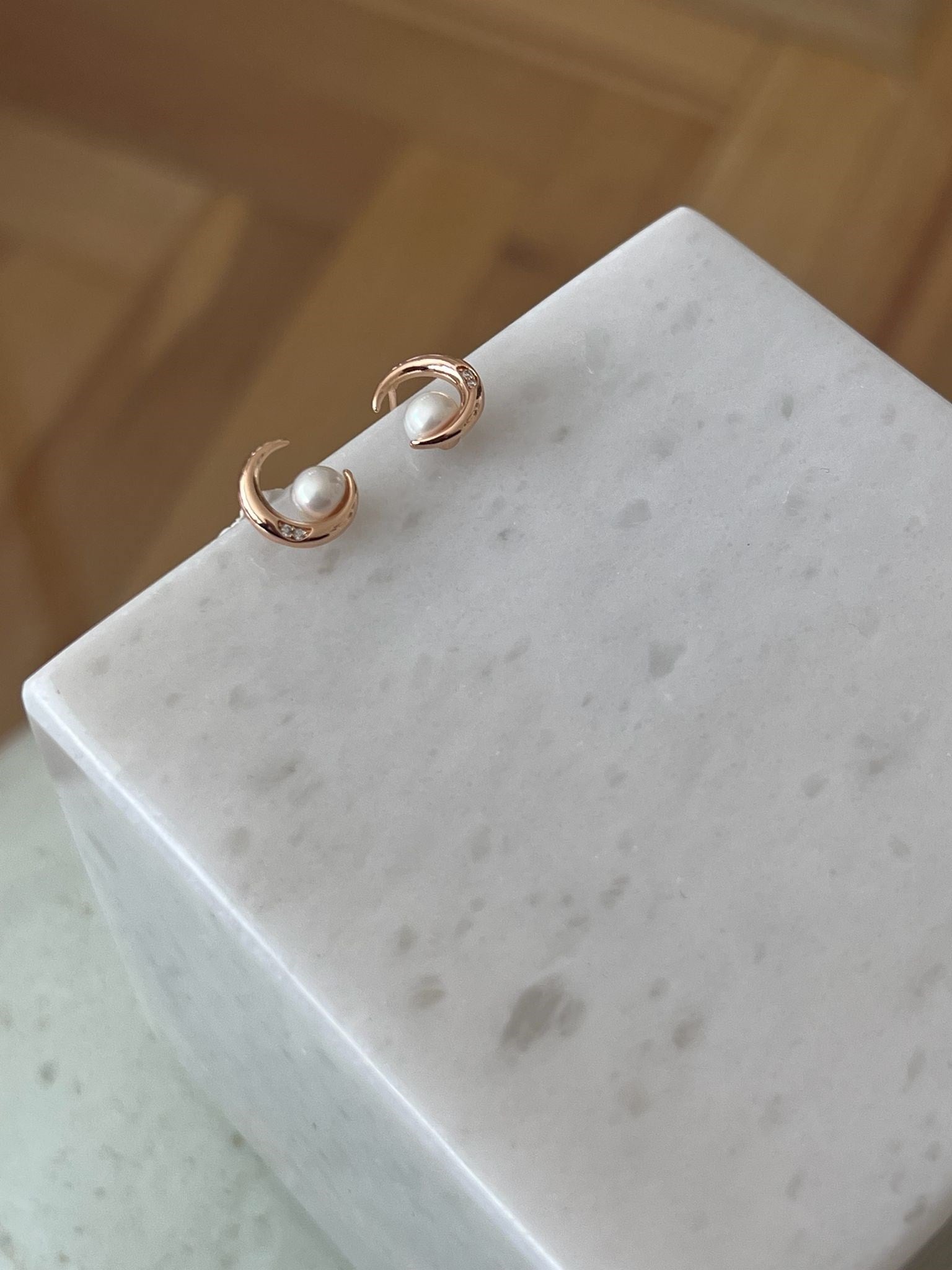 MİNİ İNCİLİ AY KÜPE