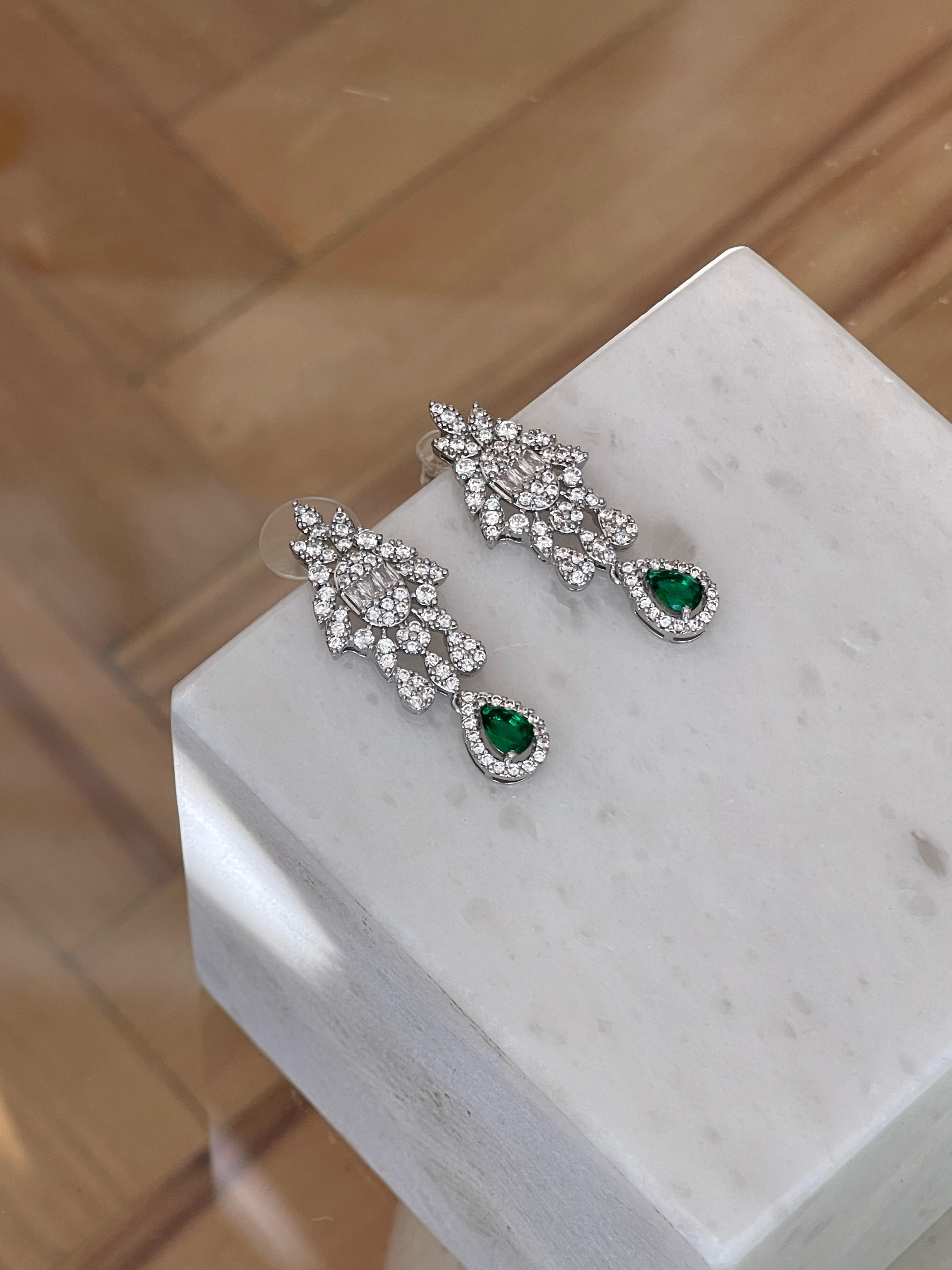 Zümrüt Taşlı KÜPE