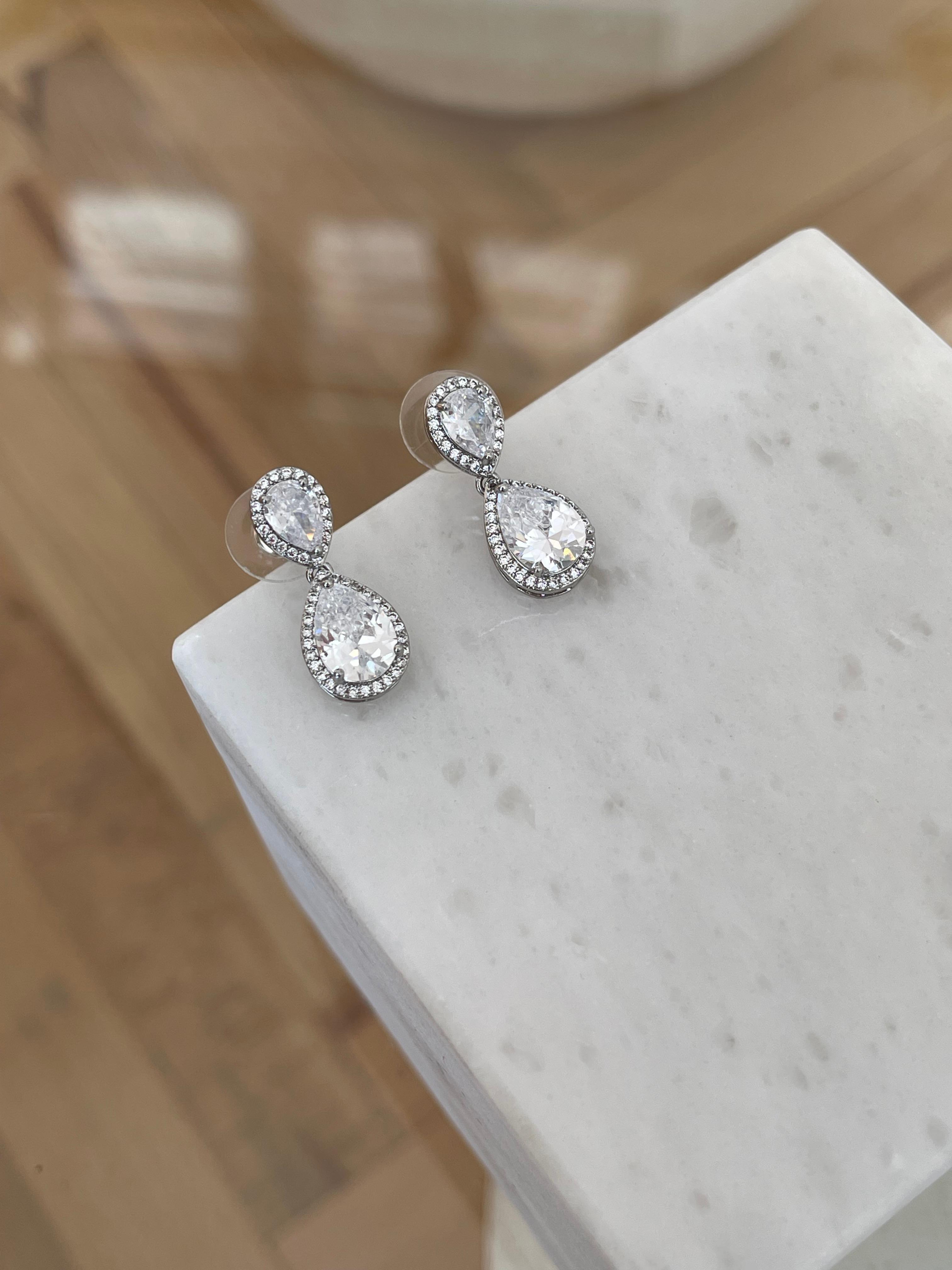 Beyaz Taşlı silver KÜPE