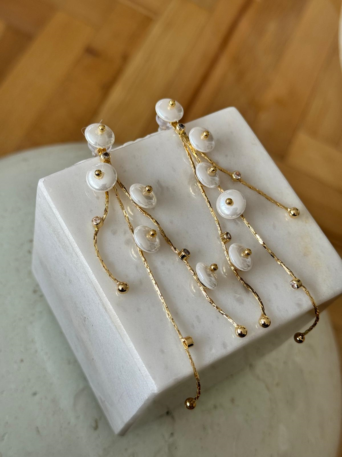 İNCİLİ SALLANTILI KÜPE