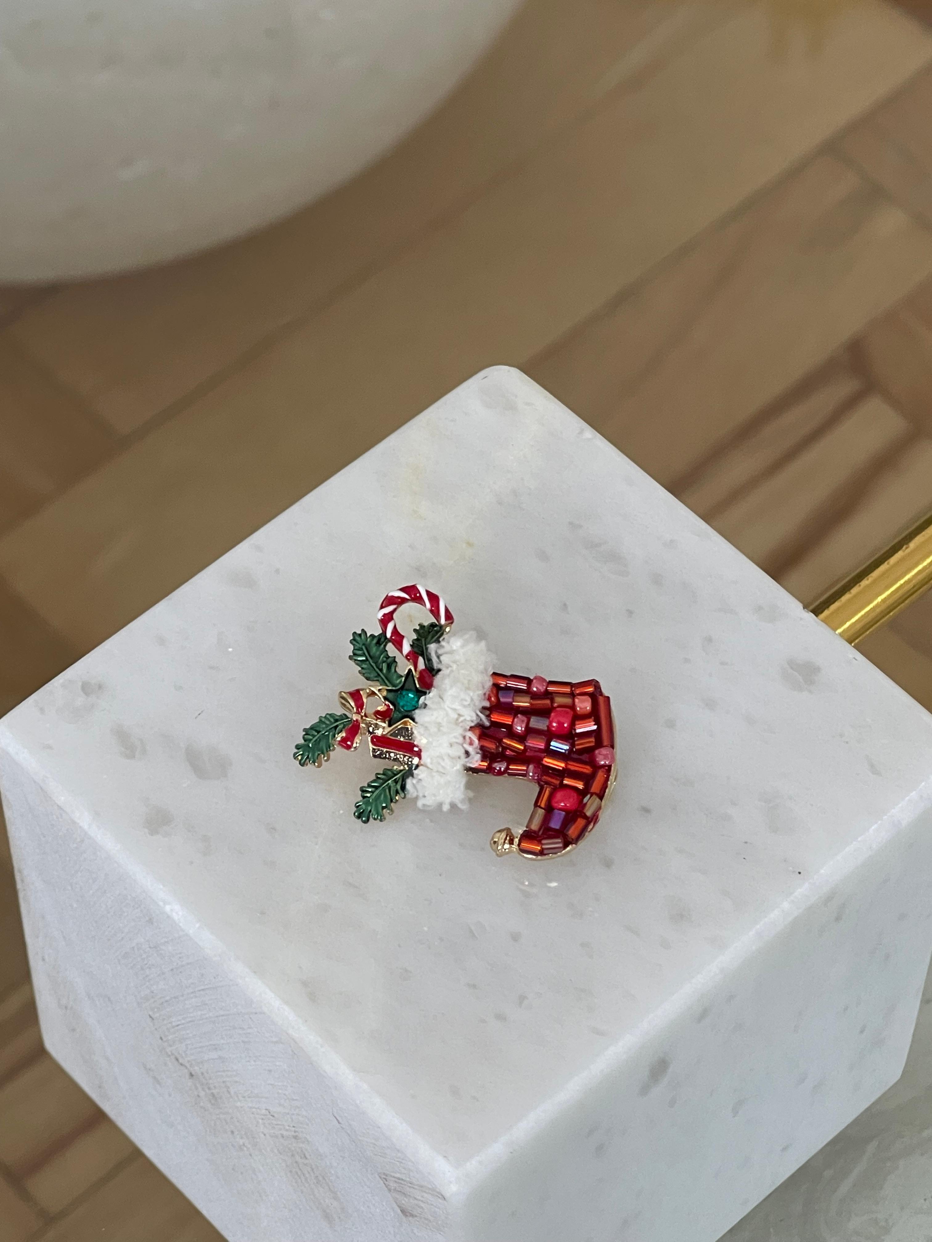 Red Gift BROŞ