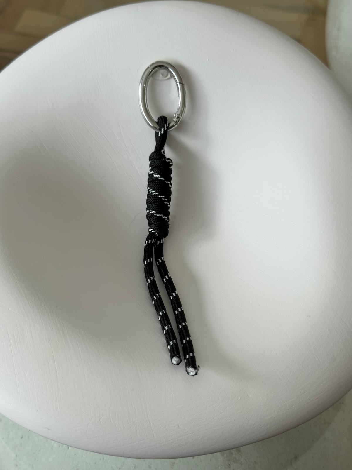 SİYAH BEYAZ ANAHTARLIK