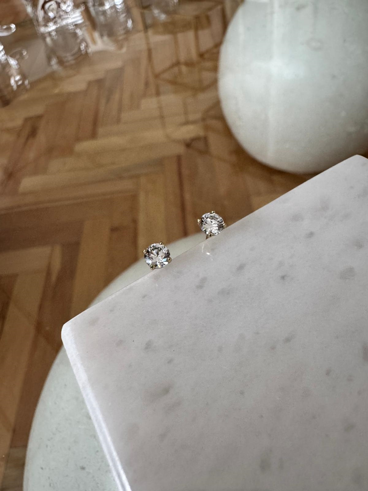 TAŞLI ELISA KÜPE 4MM