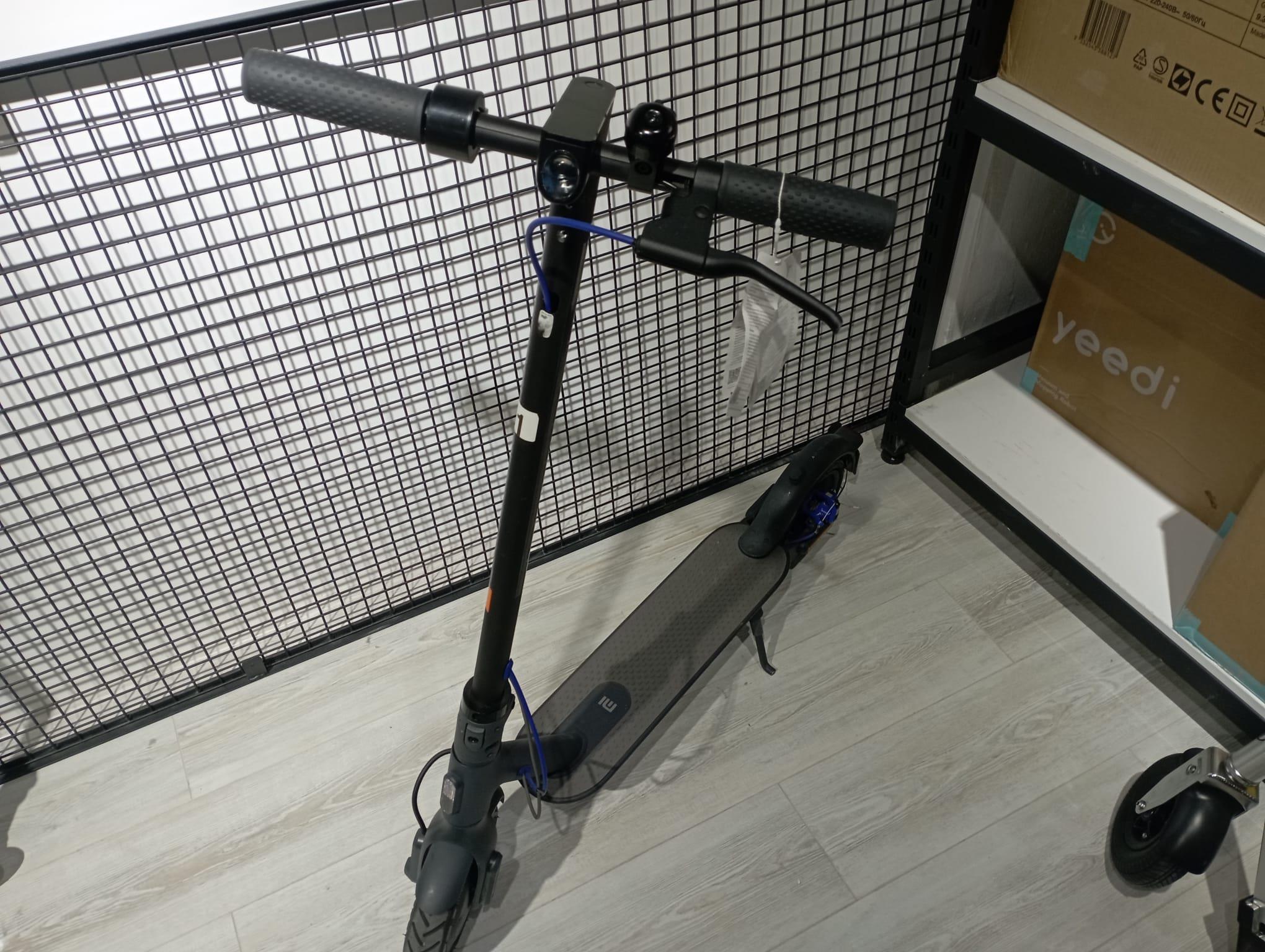 Xiaomi Mi Electric Scooter 3 Siyah (Teşhir&Outlet)