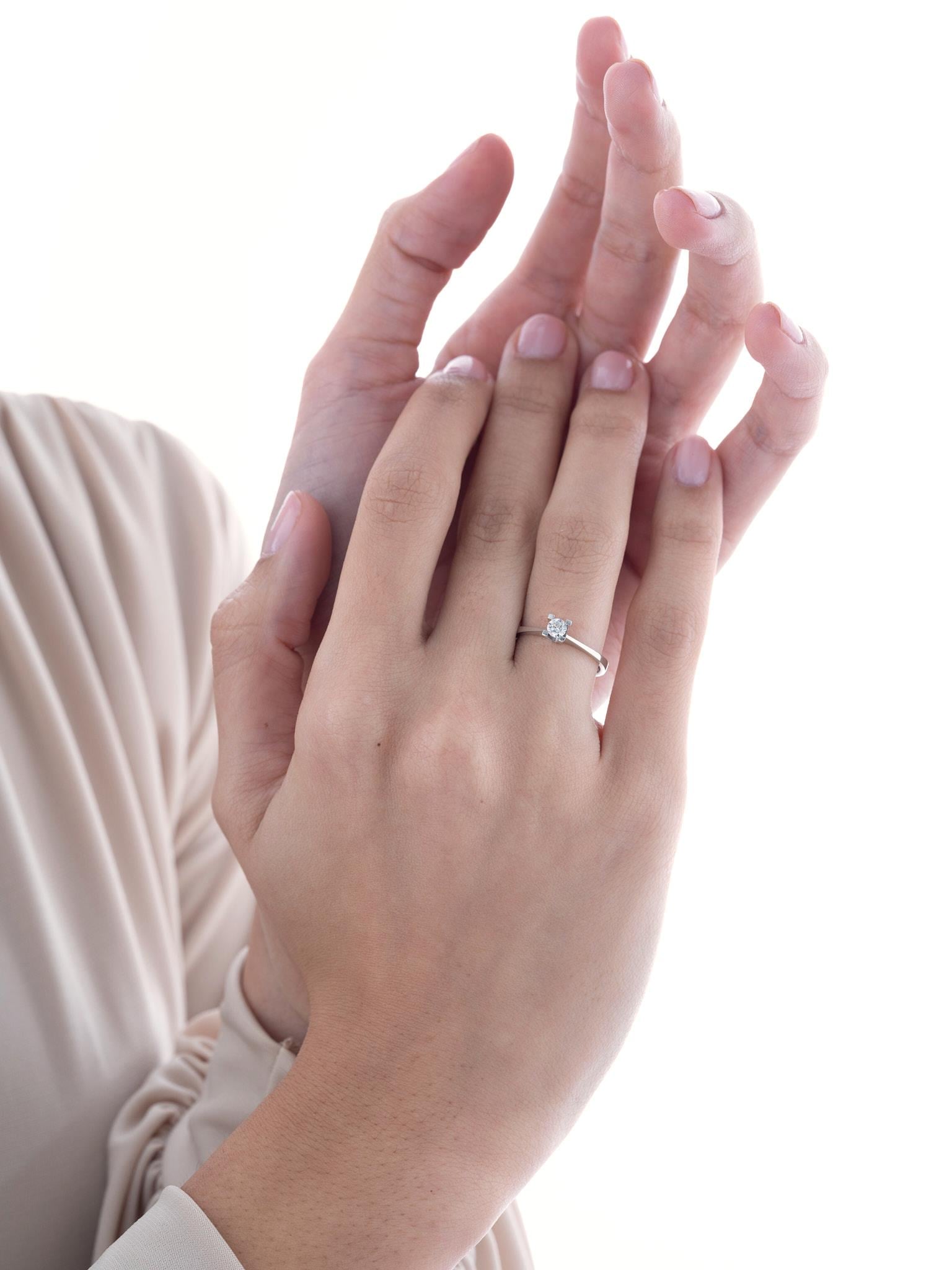 0,30 Karat E Renk HRD Sertifikalı Tektaş Pırlanta Yüzük