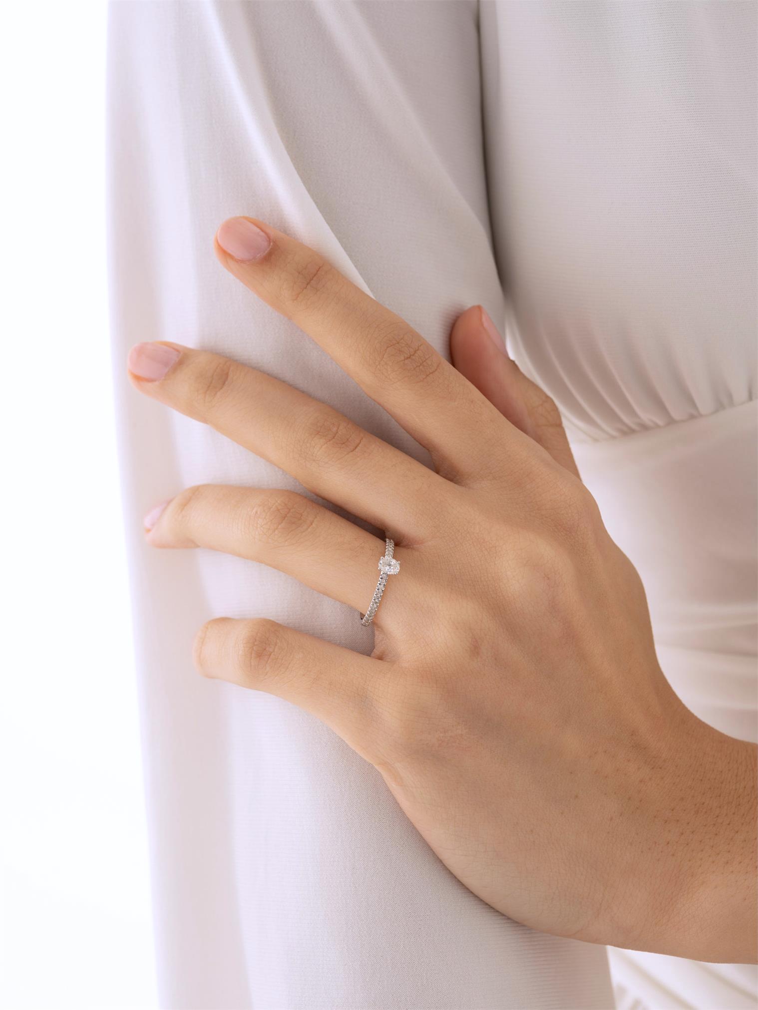 0,39 Karat Oval Tektaş Pırlanta Yüzük
