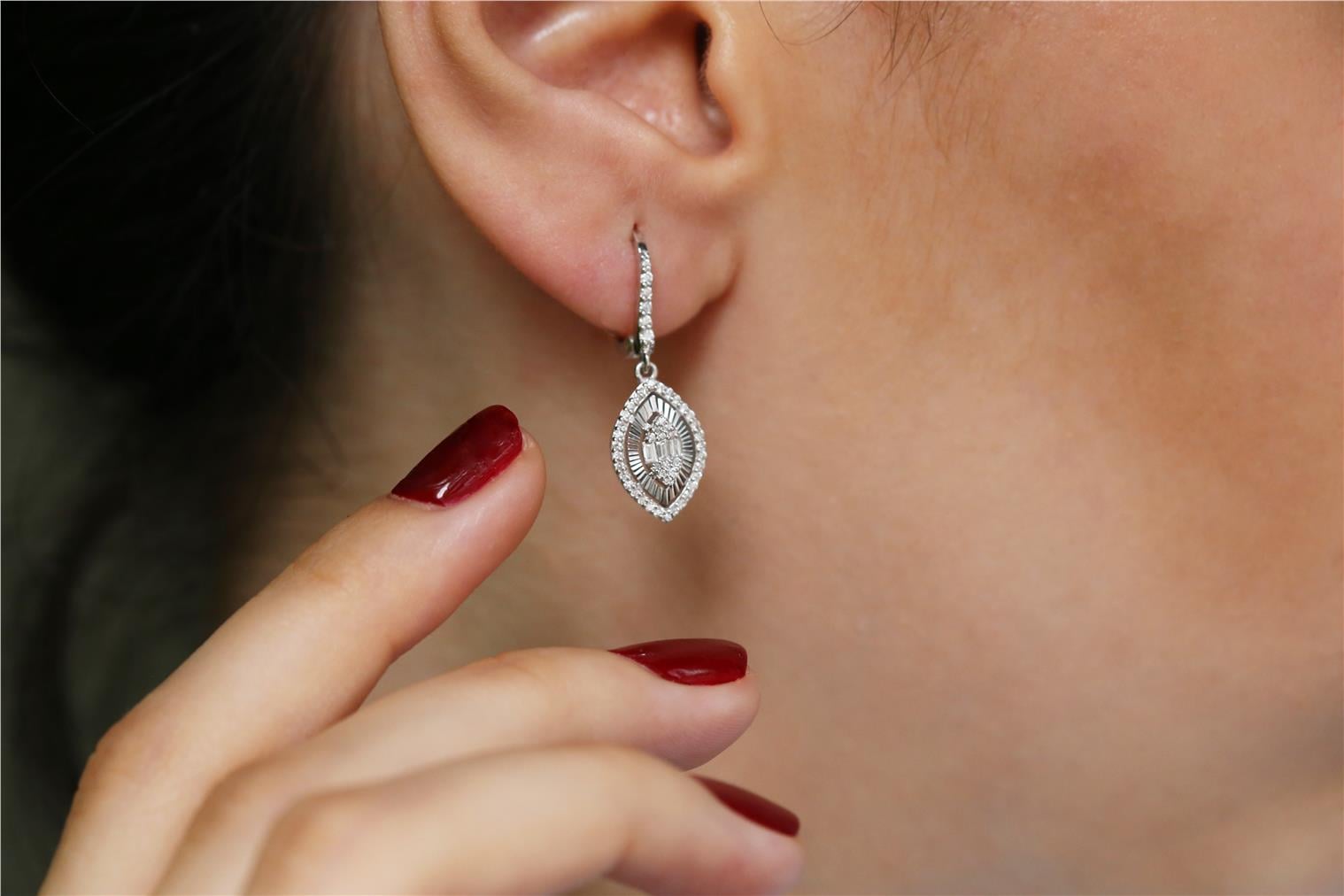 0,42 Karat Baget Pırlanta Küpe