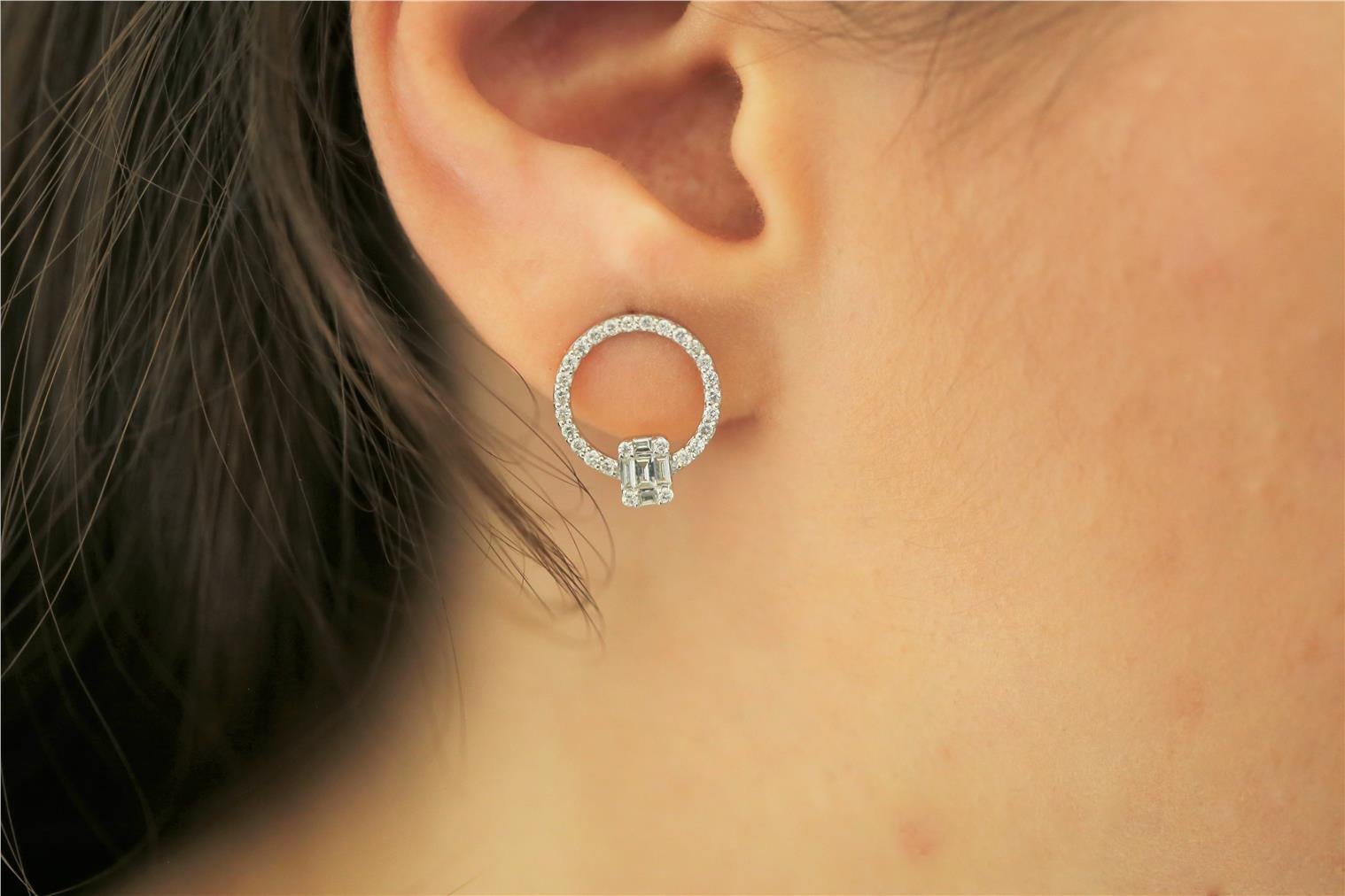 0,71 Karat Baget Pırlanta Küpe