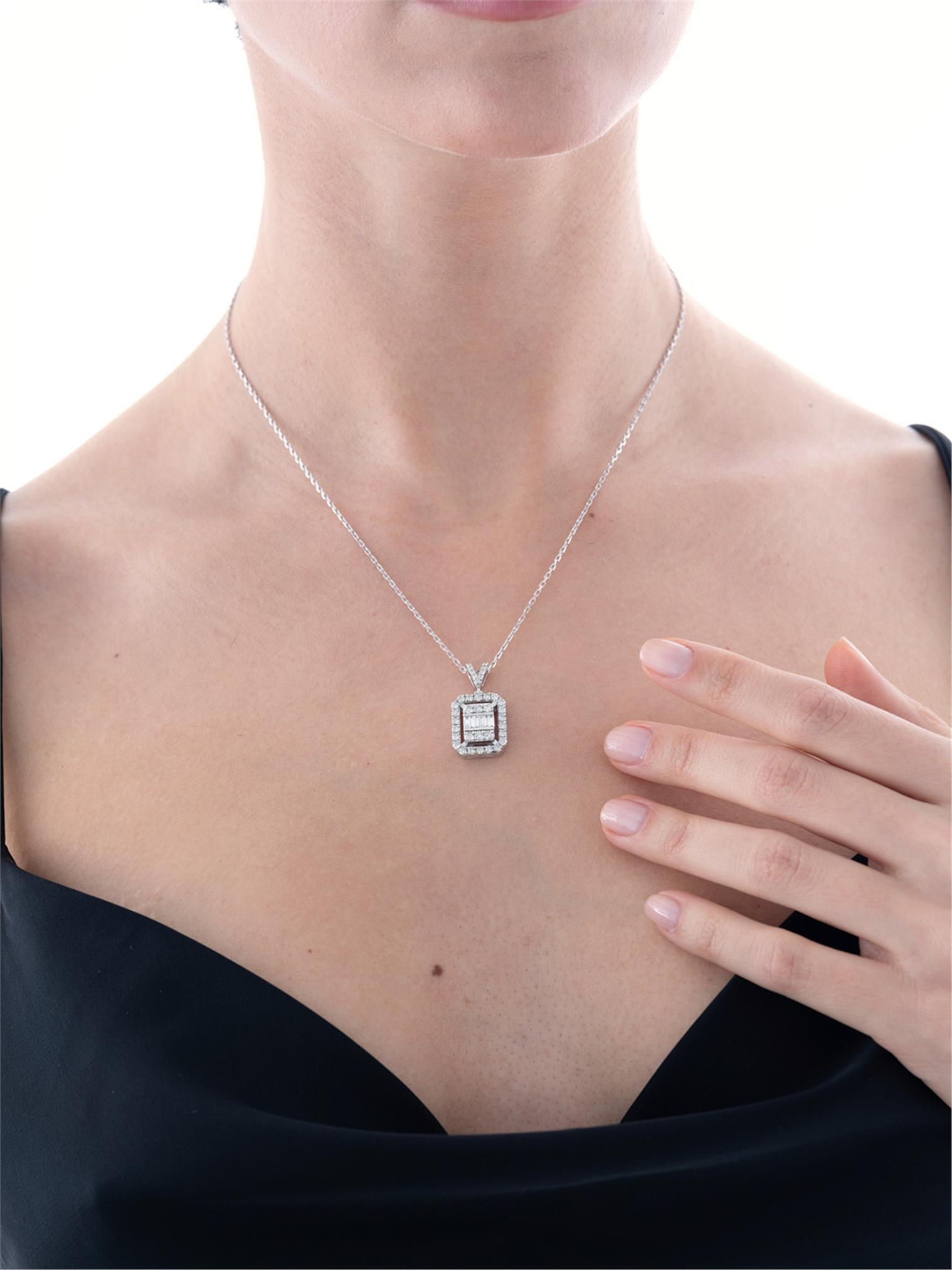 1,06 Karat Baget Pırlanta Kolye