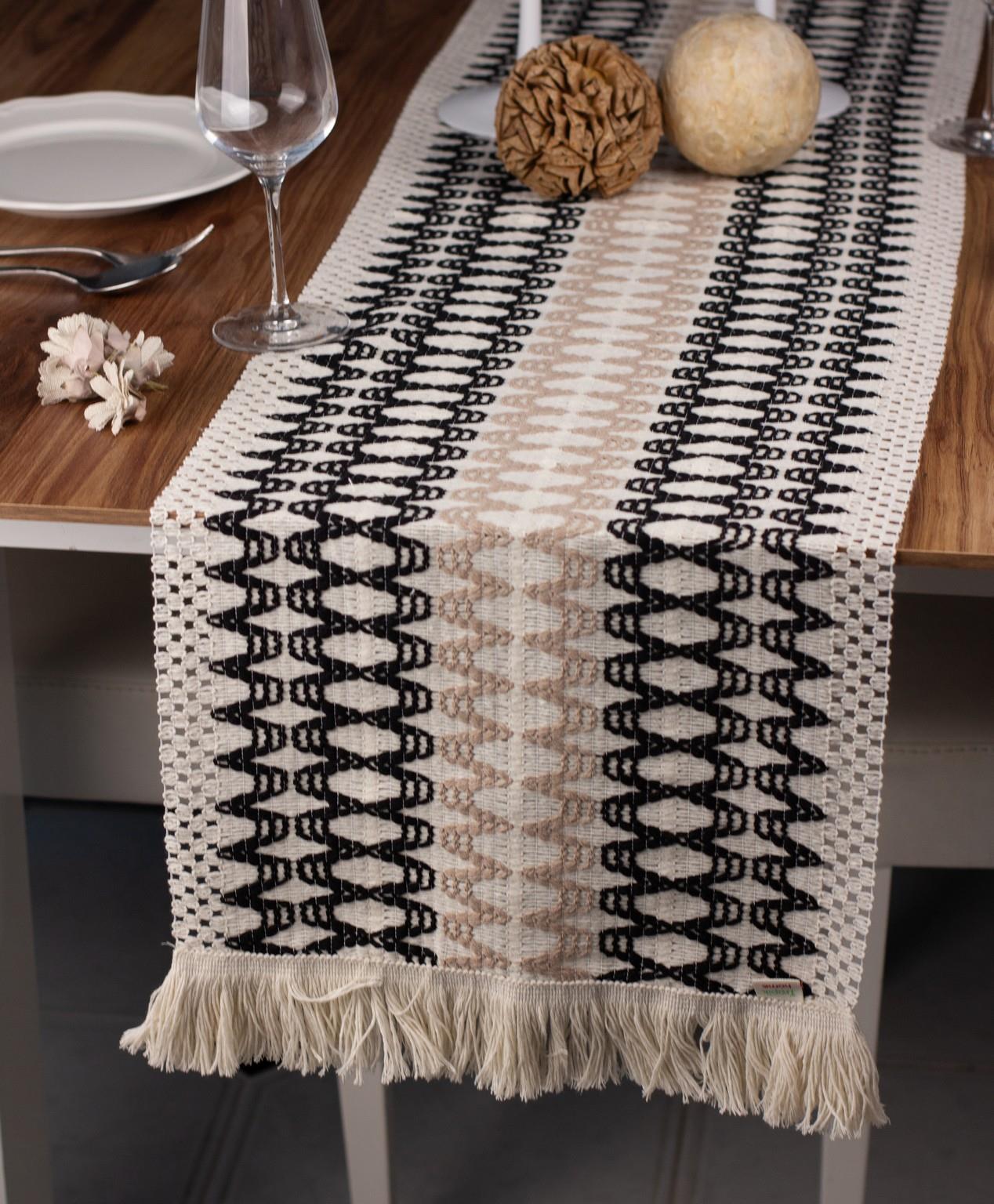 Lucia Örme Runner Pamuklu Dantel Püsküllü Runner 35x145 Cm Masa Örtüsü Kahverengi Geçişli Krem RunnerUygun fiyatlı üreticiden toptan masa örtüsü runner setleri 
