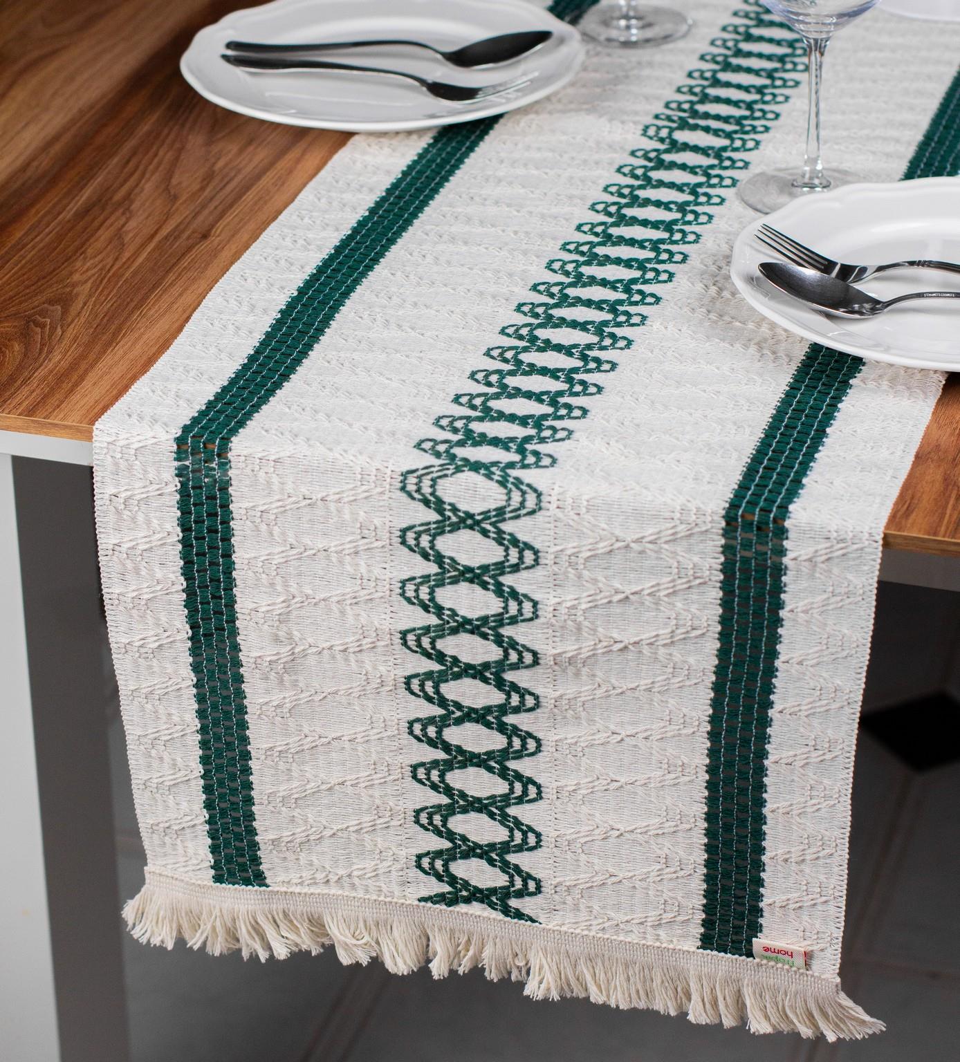 Tapetto Örme Runner Pamuklu Dantel Püsküllü Runner 35x145 Cm Masa Örtüsü Yeşil Krem RunnerSamimi bir yemek, aile içinde hoş bir akşam masanıza uyacak masa örtüleri ve runner'lar