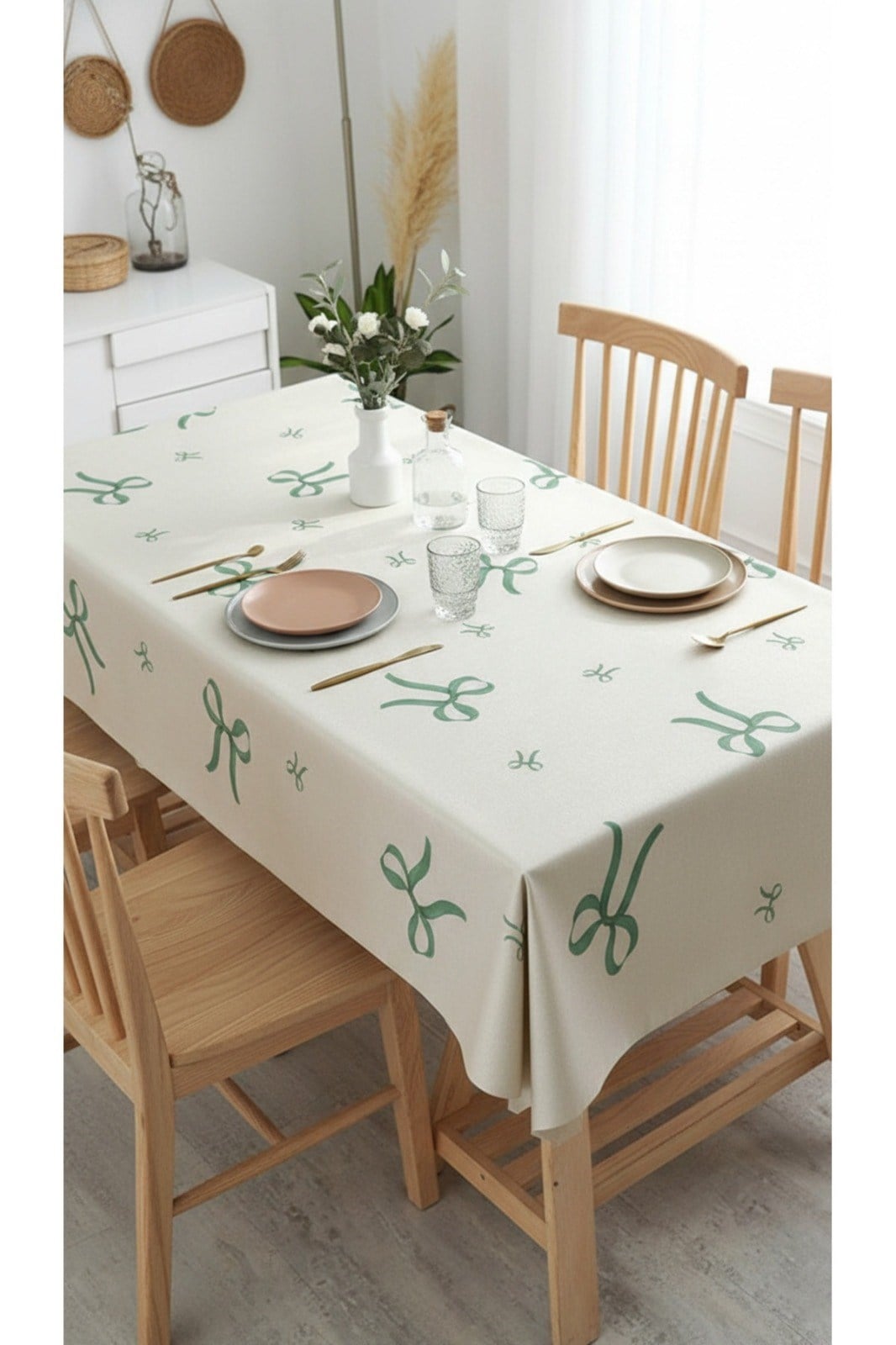 Dijital Baskı Yeşil Kurdele  Masa Örtüsü 140x180cmSamimi bir yemek, aile içinde hoş bir akşam masanıza uyacak masa örtüleri ve runner'lar