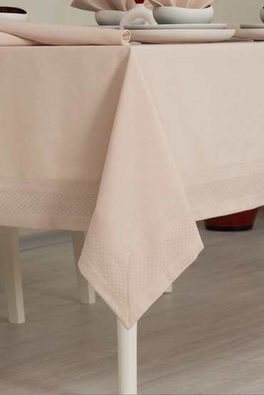 Honey Pamuklu Masa Örtüsü 8 Adet Peçeteli Bordürlü 160x220 Cm BejSamimi bir yemek, aile içinde hoş bir akşam masanıza uyacak masa örtüleri ve runner'lar