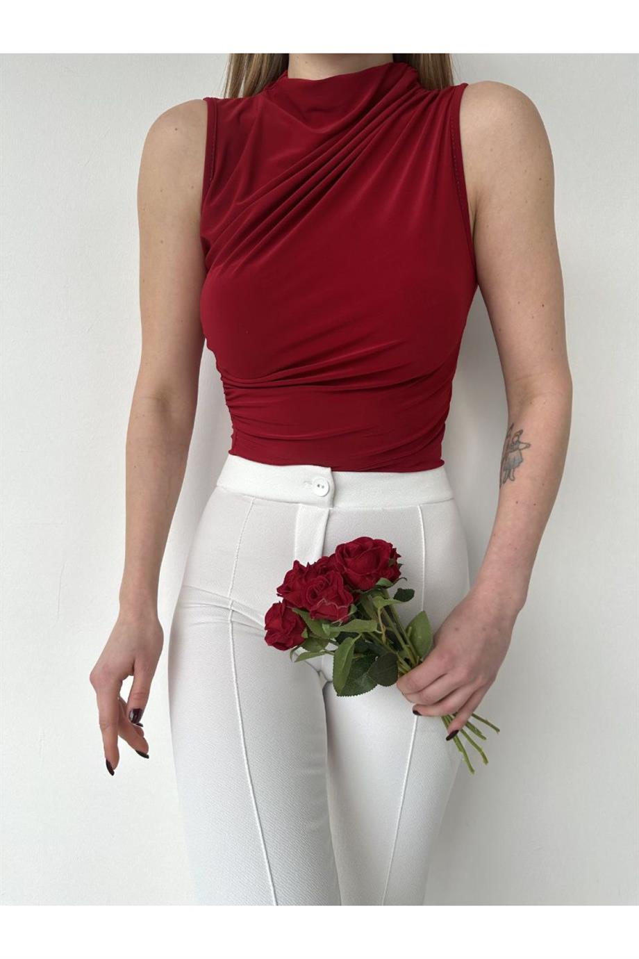 Feodel: Türkiye'nin şık ve modern giyim merkezi ile modayı yakalayın. Kadın  Kırmızı Sandy Kumaş Sıfır Kol Drapeli Bluz ürünü Bluz Kategorisinde Sizleri  Bekliyor!