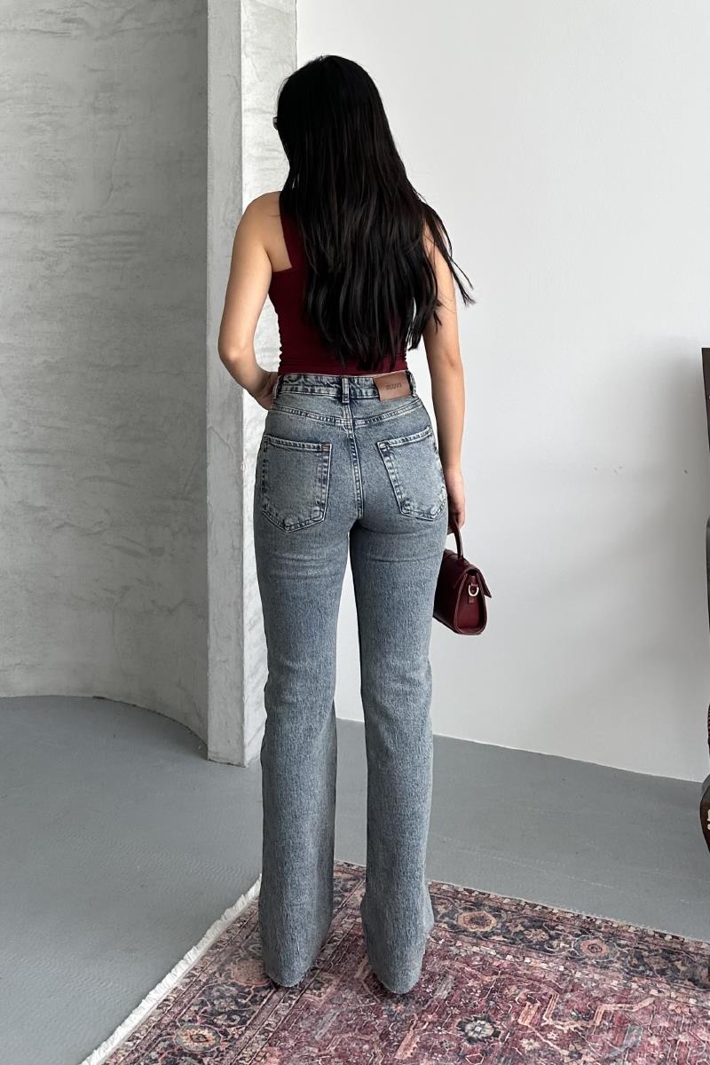 Kesik Paça Straight Fit Kot Pantolon