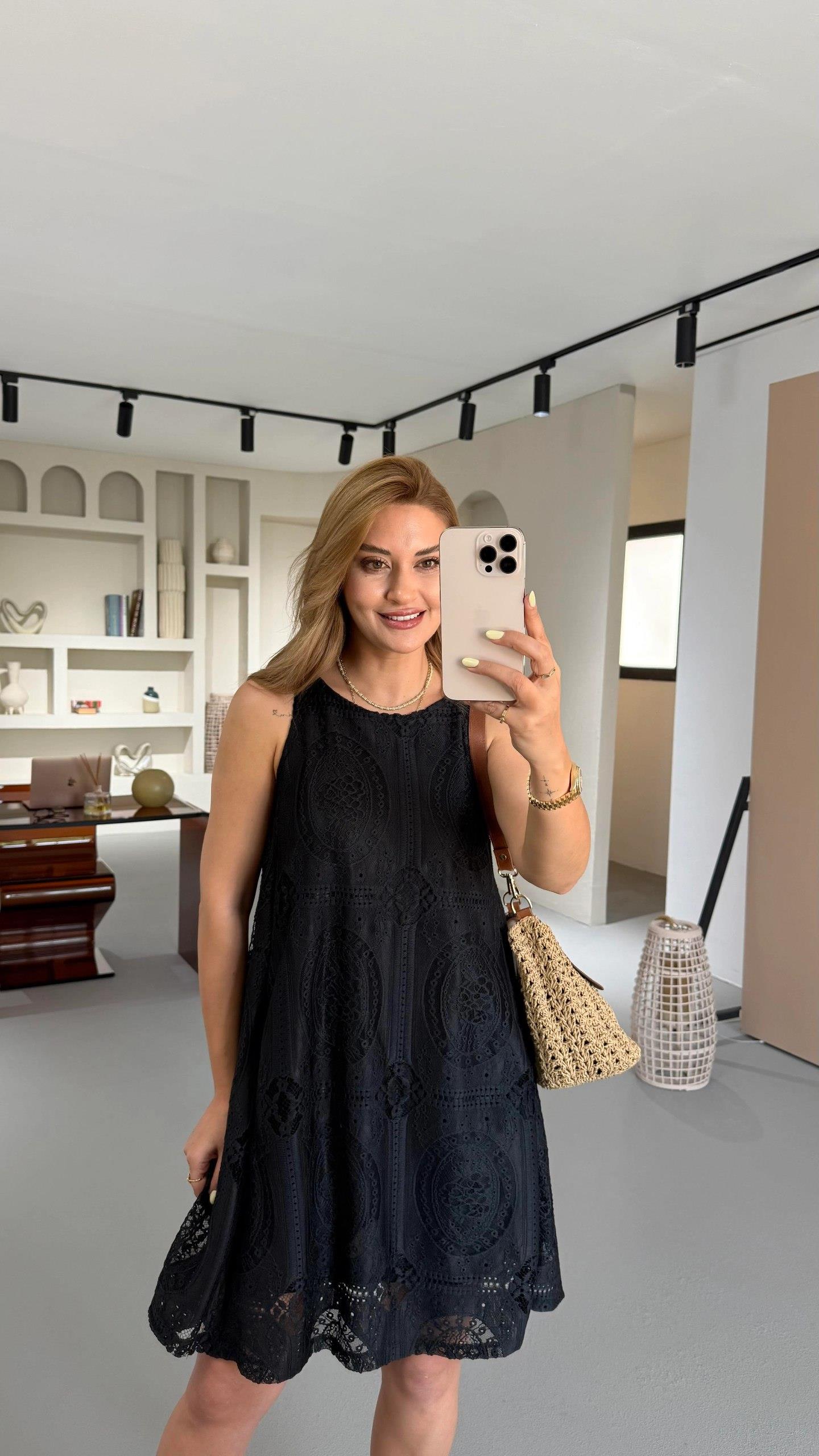 Astarlı Güpürlü Elbise