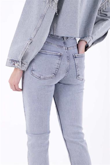 Çapraz Taşlı Mom Fit Kot Pantolon