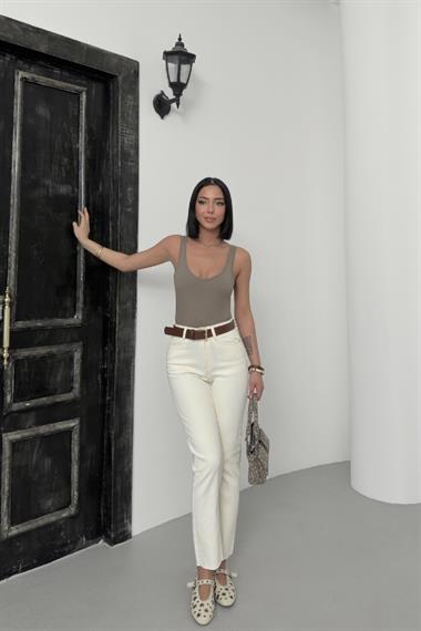 Dikişsiz Paça Mom Fit Kot Pantolon