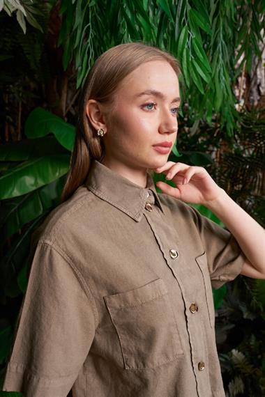 Düğmeli Kısa Kollu Keten Gömlek