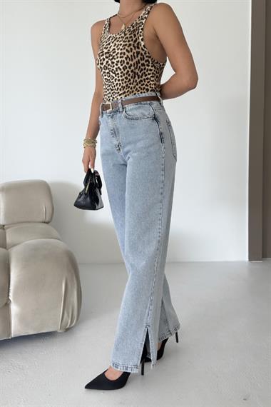 Paçası Yırtmaçlı Boru Paça Relax Kot Pantolon