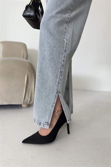 Paçası Yırtmaçlı Boru Paça Relax Kot Pantolon