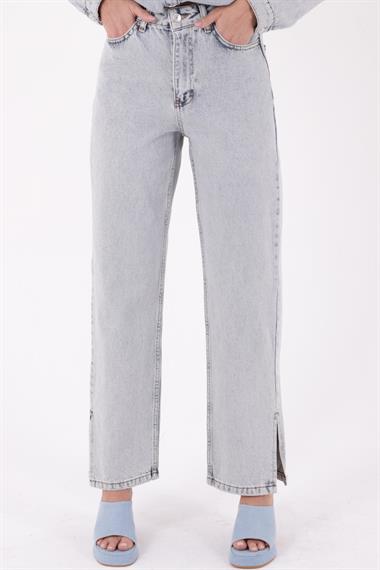 Paçası Yırtmaçlı Boru Paça Relax Kot Pantolon