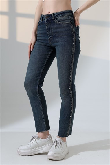 Şerit Taşlı Mom Fit Kot Pantolon 7110