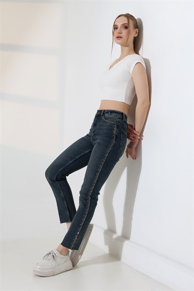 Şerit Taşlı Mom Fit Kot Pantolon 7110