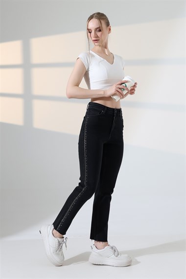 Şerit Taşlı Mom Fit Kot Pantolon 7110