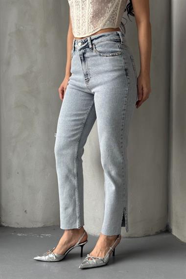 Yanı Yırtmaçlı Flare Paça Mom Kot Pantolon